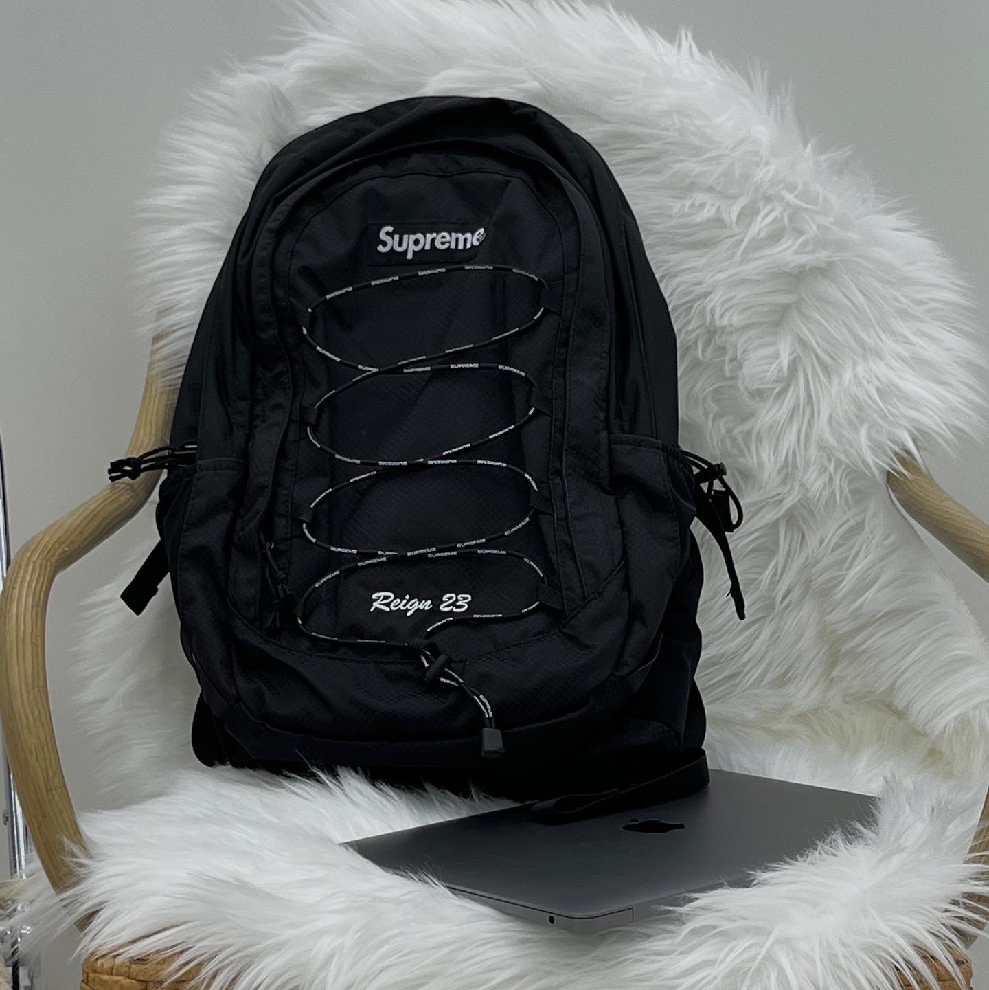 Supreme Backpack Black - 22SS 착용 스타일 - 4