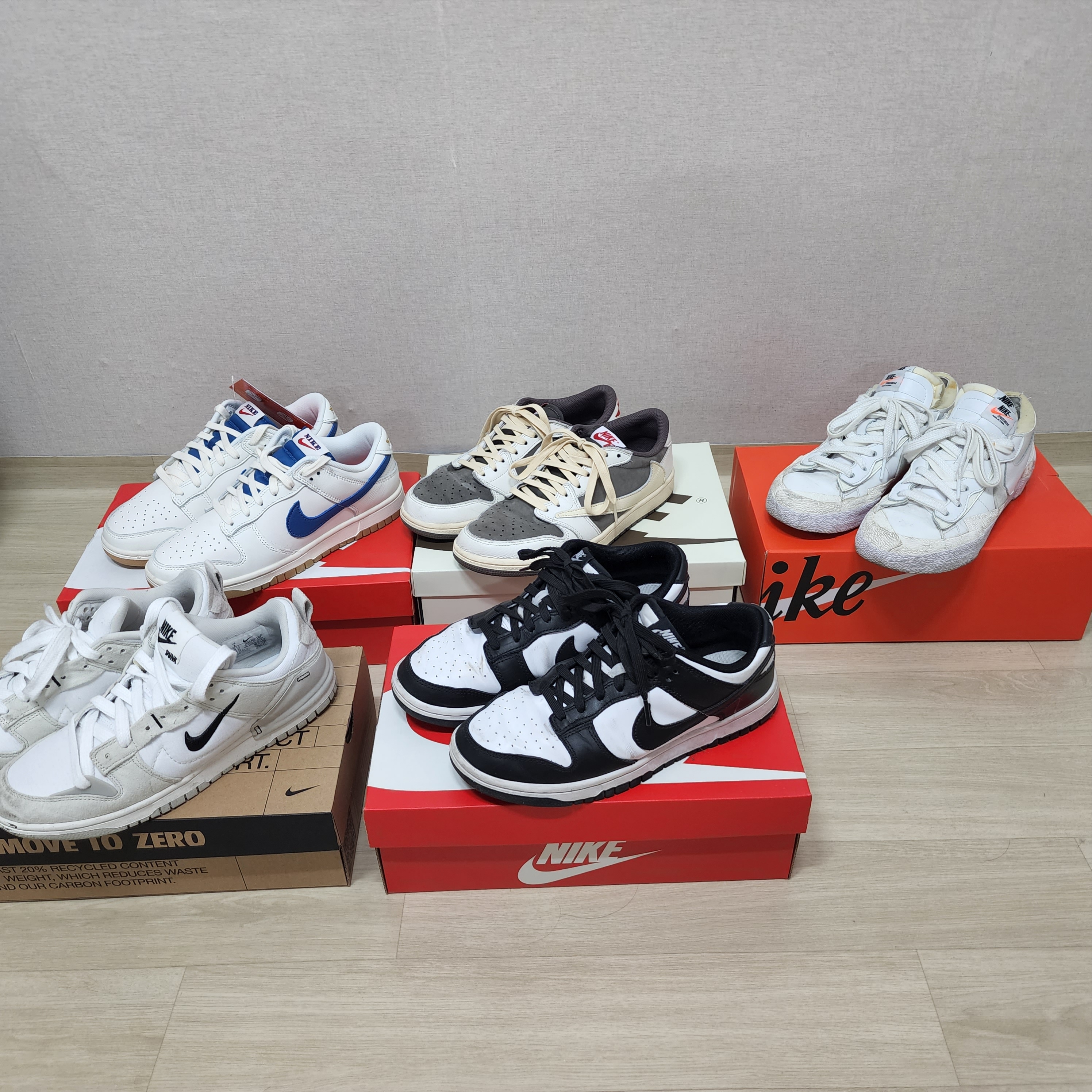 Nike Dunk Low Retro Black, Jordan 1 x Travis Scott Retro Low OG SP Sail and Ridgerock 착용 스타일