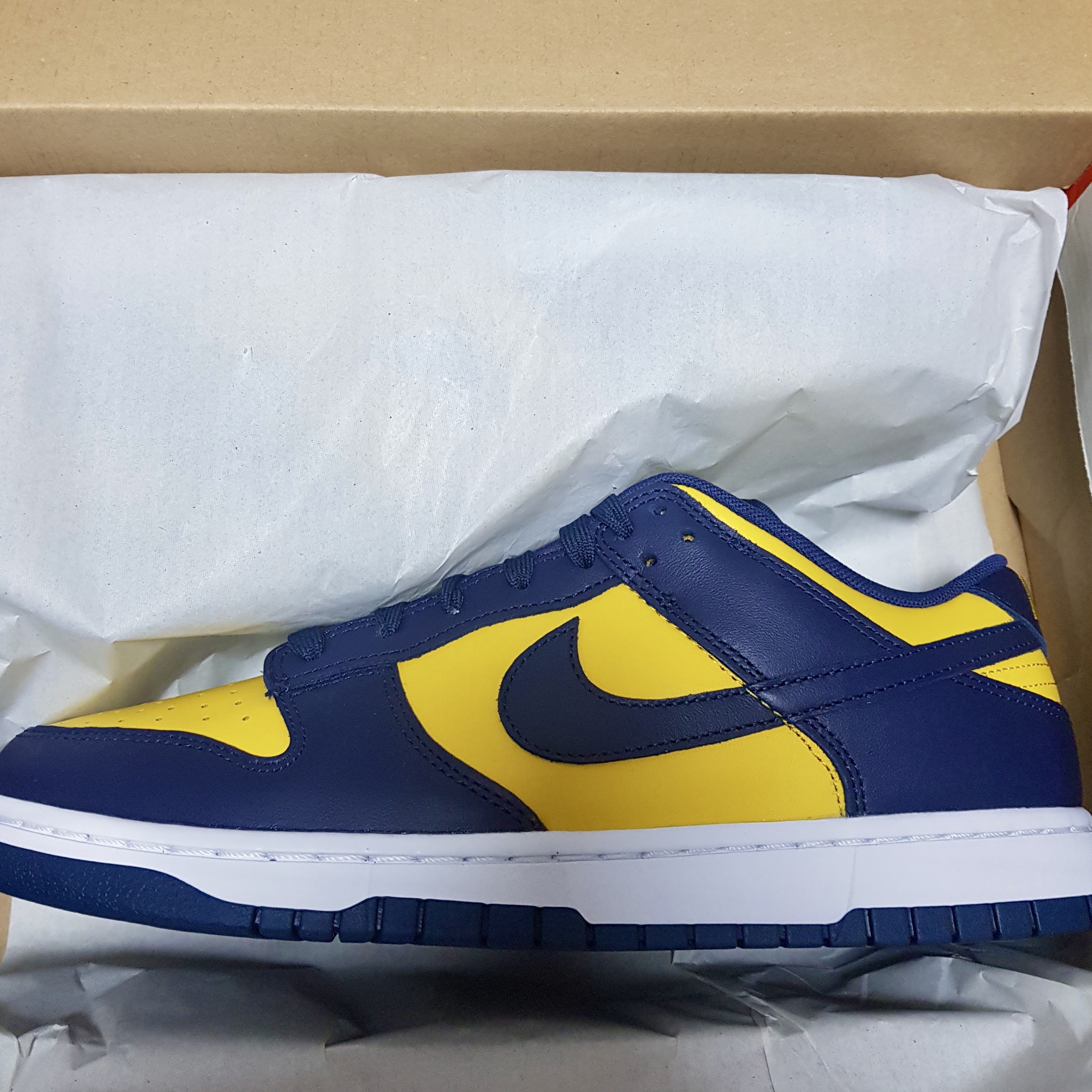 Nike Dunk Low Retro Varsity Maize 착용 스타일
