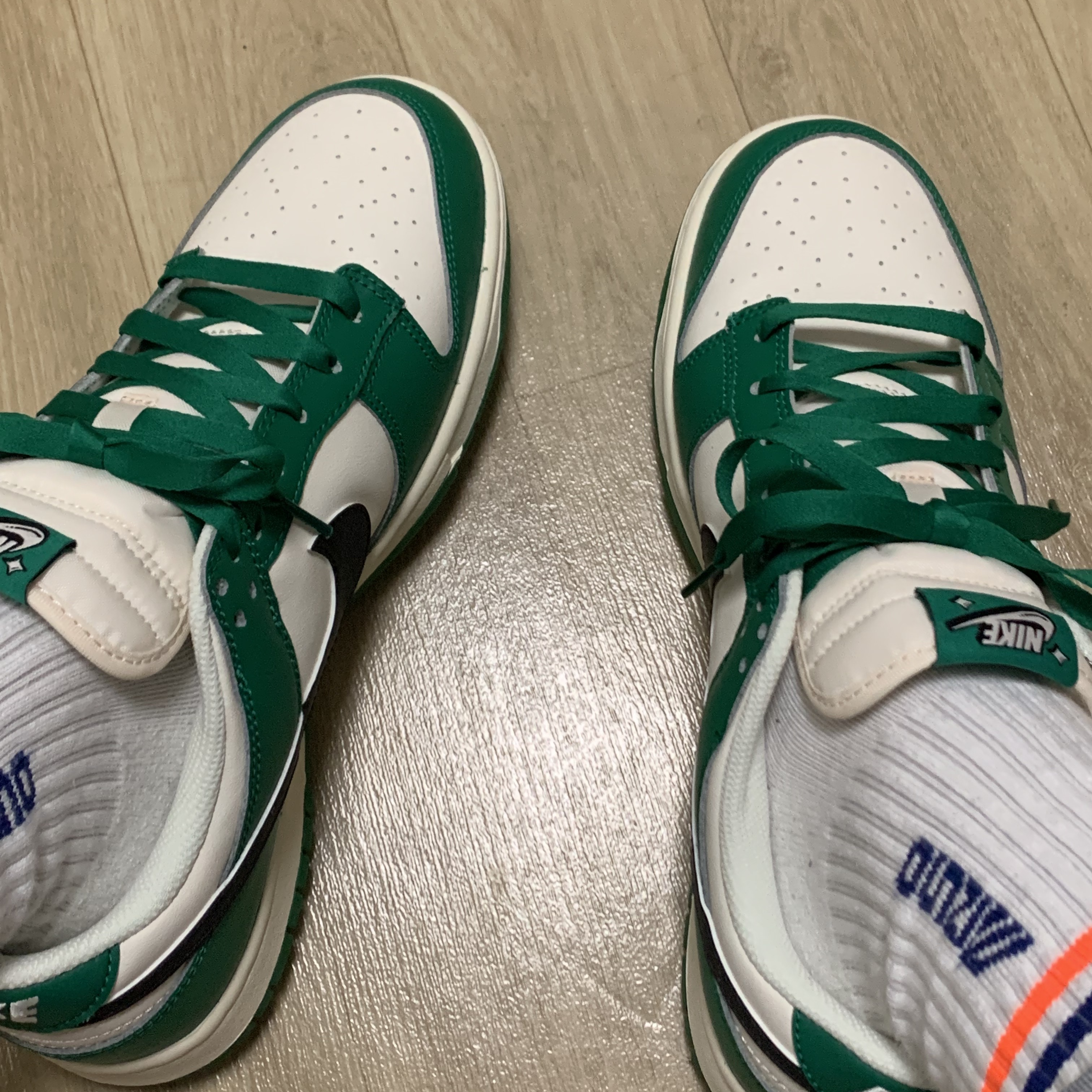 Nike Dunk Low Retro SE Jackpot Malachite 착용 스타일 - 2