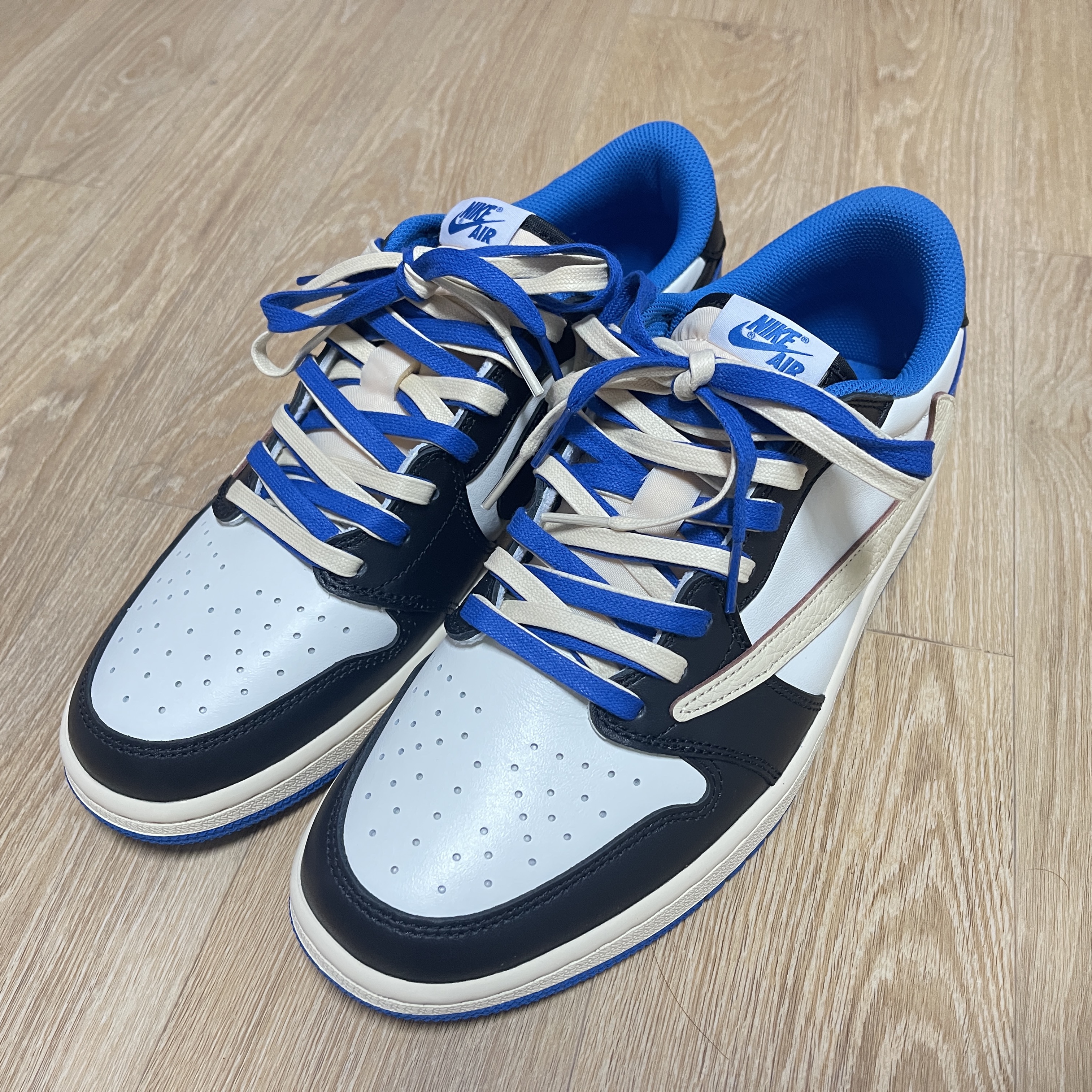 Jordan 1 x Travis Scott x Fragment Retro Low OG SP Military Blue, Jordan 1 x Travis Scott Retro Low OG SP Sail and Ridgerock 착용 스타일 - 1