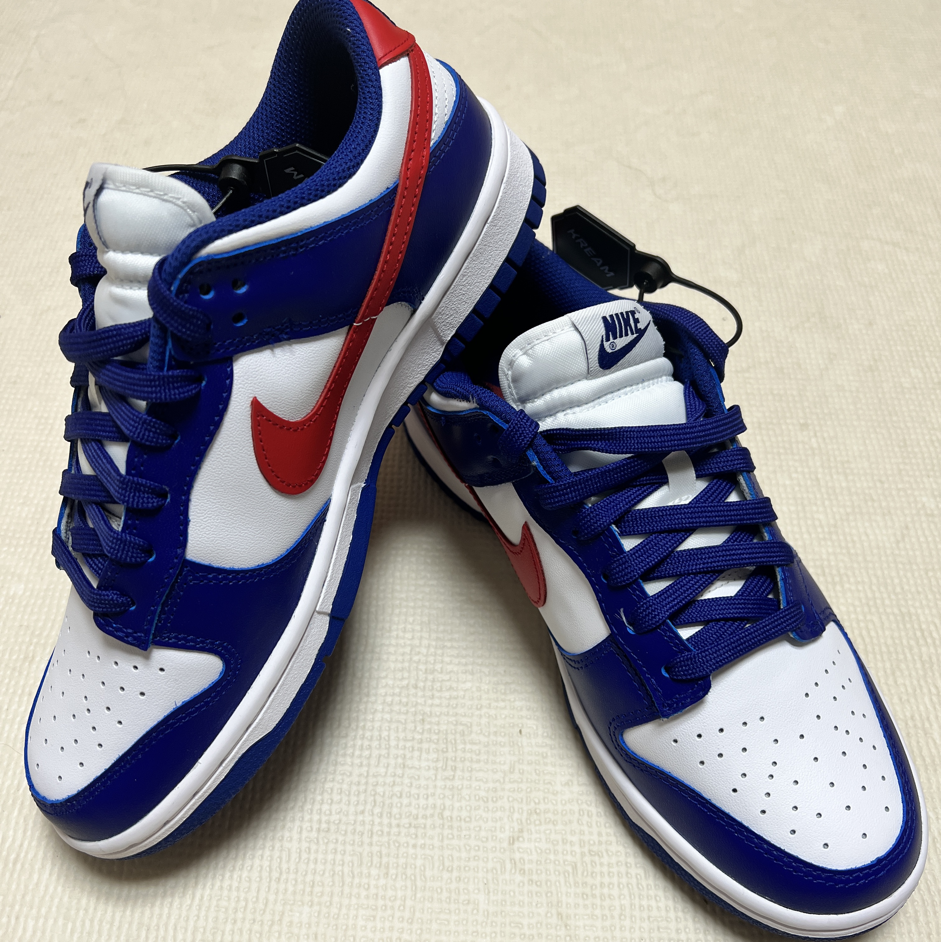 (W) Nike Dunk Low White and University Red 착용 스타일 - 1