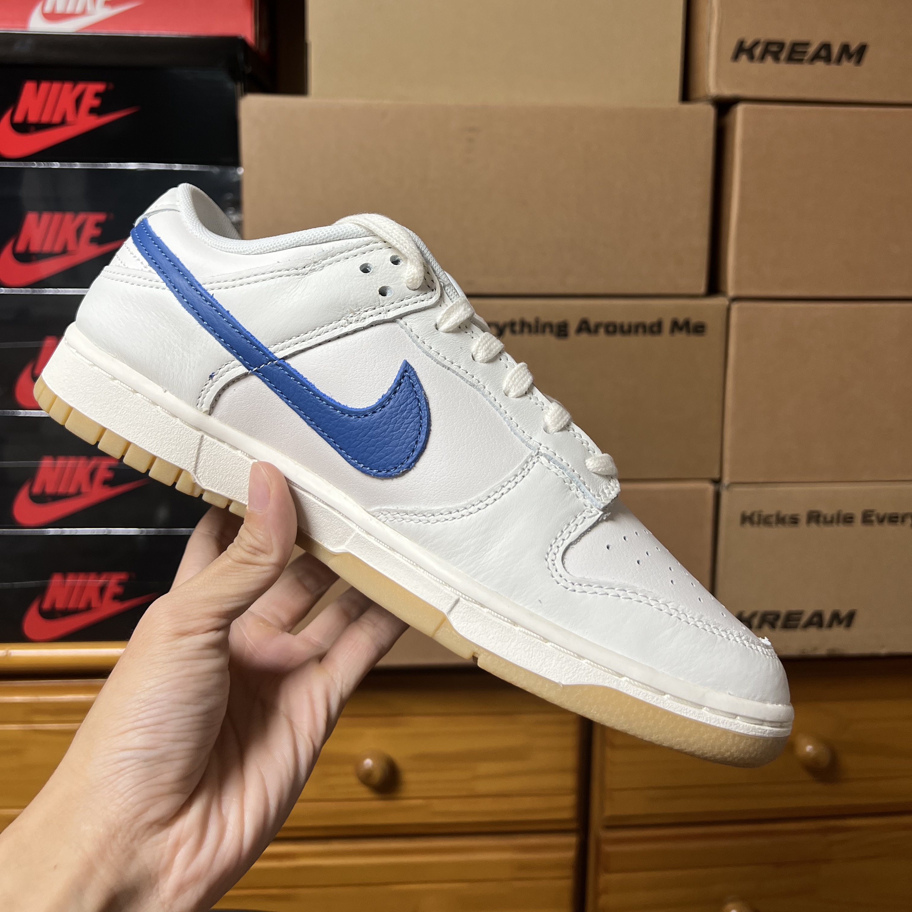 Nike Dunk Low SE Sail Dark Marina Blue 착용 스타일 - 2