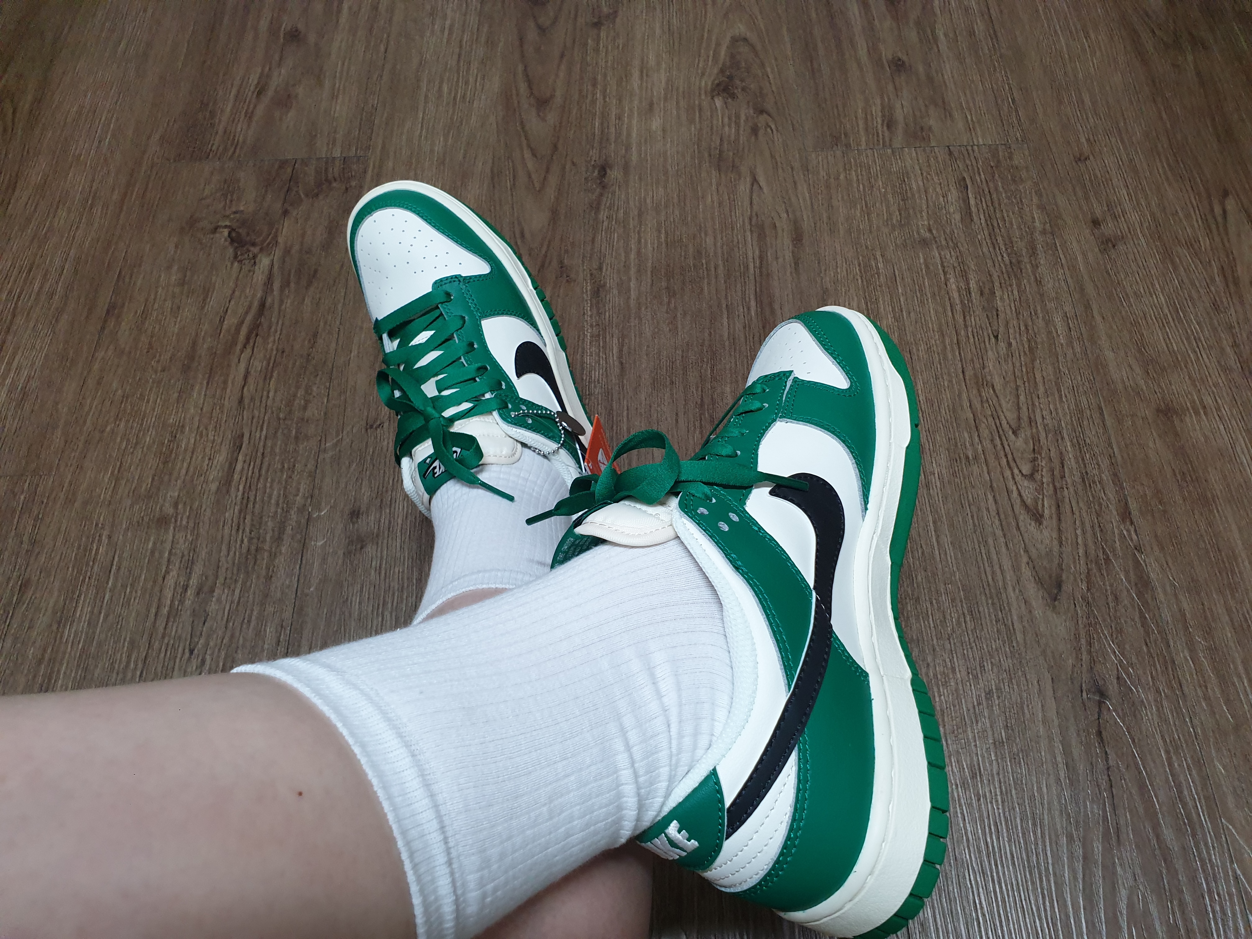 Nike Dunk Low Retro SE Jackpot Malachite 착용 스타일 - 2
