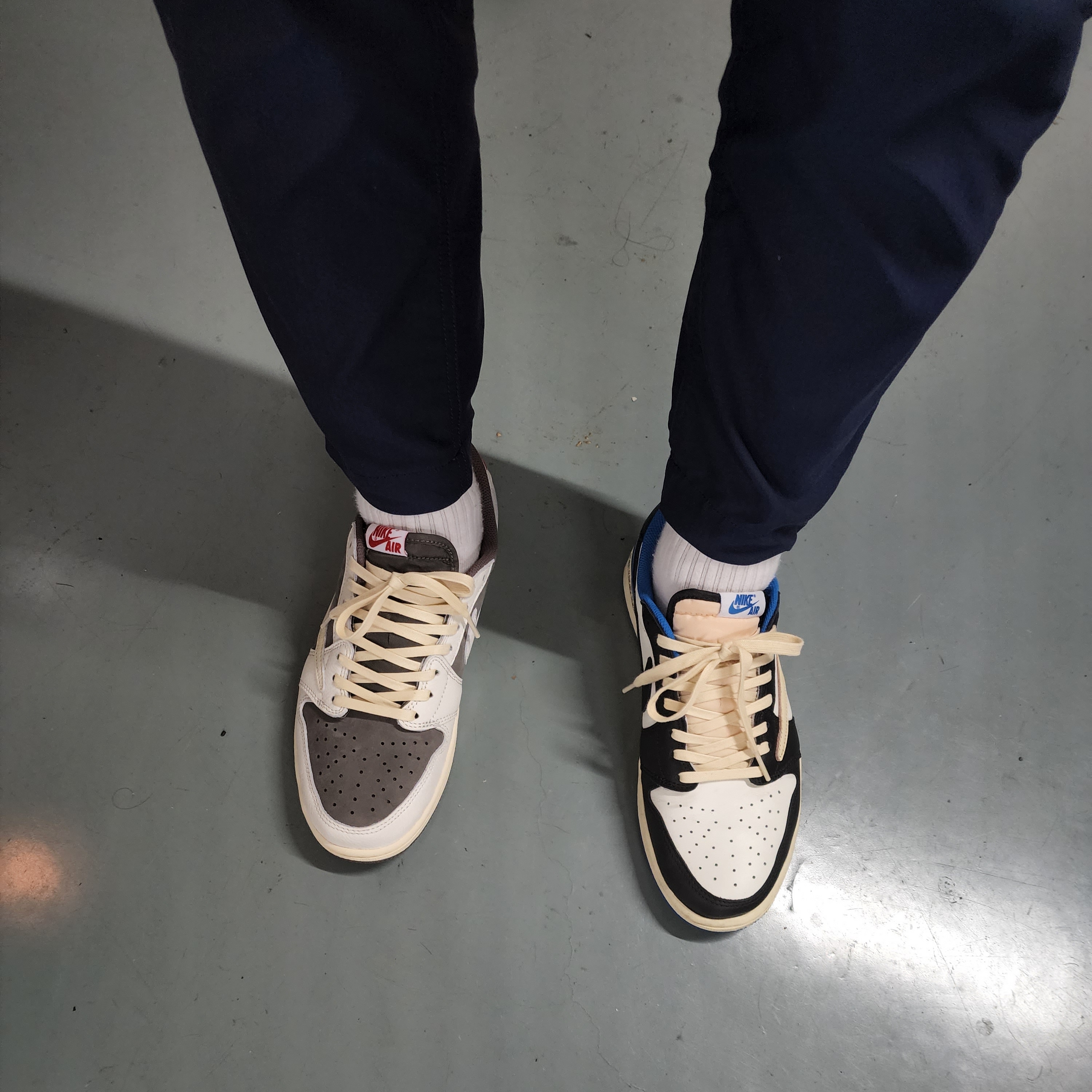 Jordan 1 x Travis Scott Retro Low OG SP Sail and Ridgerock, Jordan 1 x Travis Scott x Fragment Retro Low OG SP Military Blue 착용 스타일