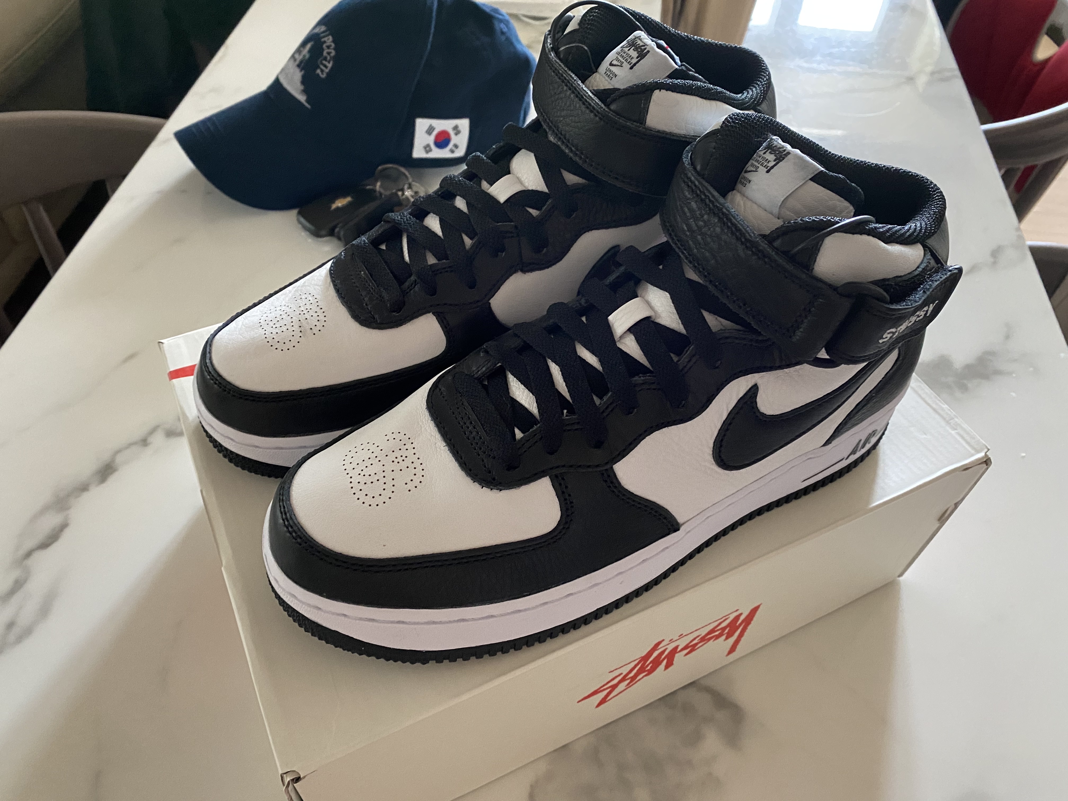 Nike x Stussy Air Force 1 '07 Mid SP Black and Light Bone 착용 스타일 - 1