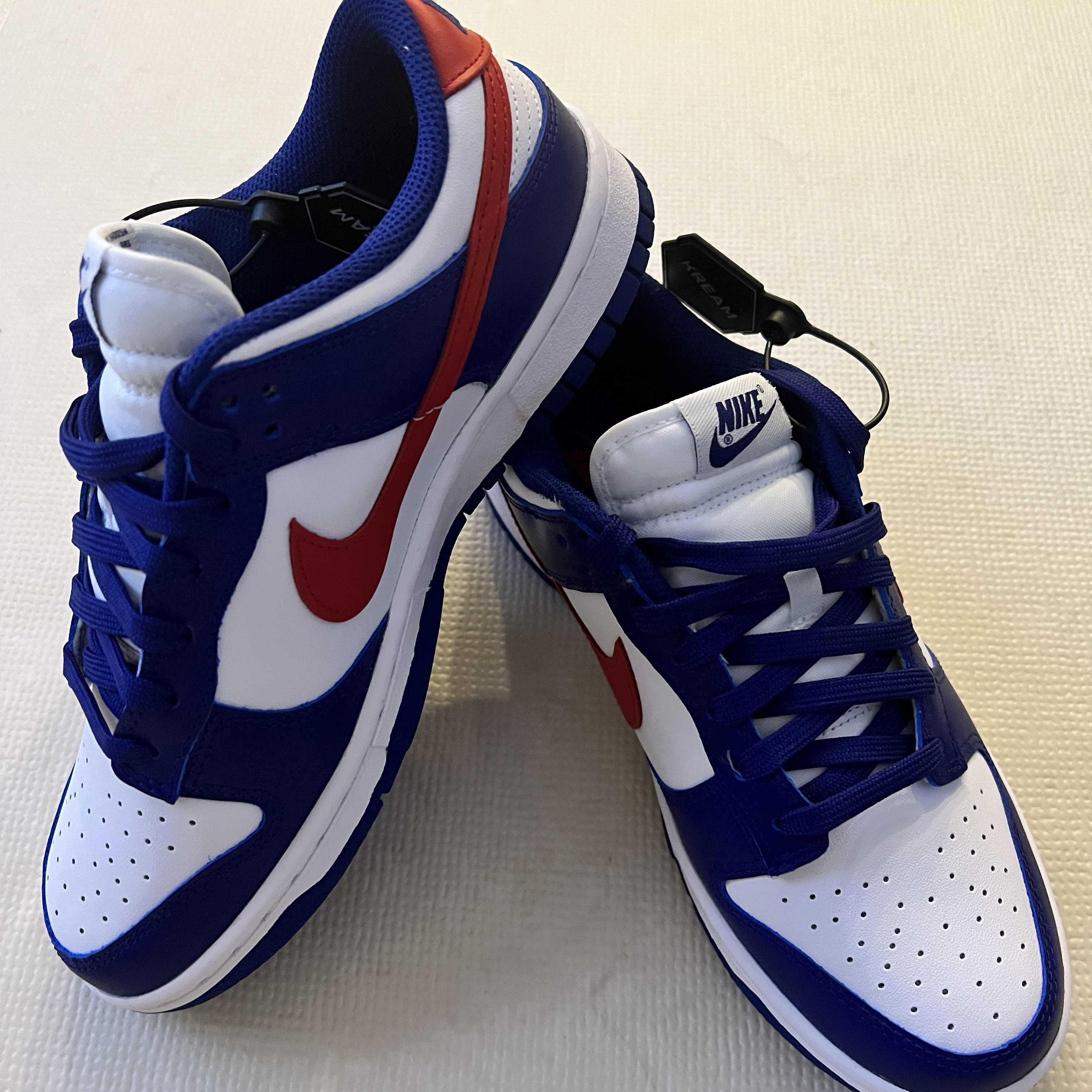 (W) Nike Dunk Low White and University Red 착용 스타일 - 2