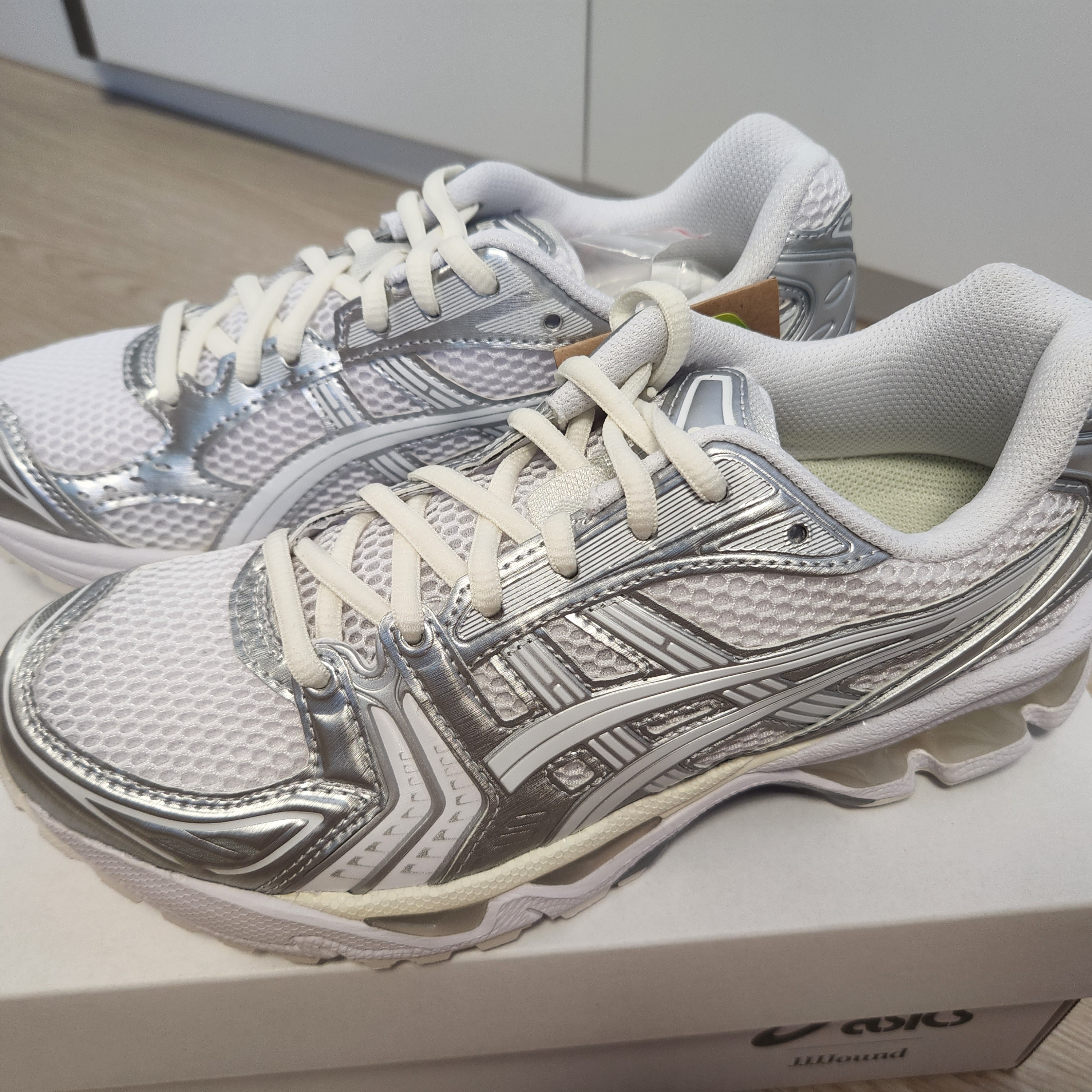 Asics x JJJJound Gel-Kayano 14 Silver White 착용 스타일