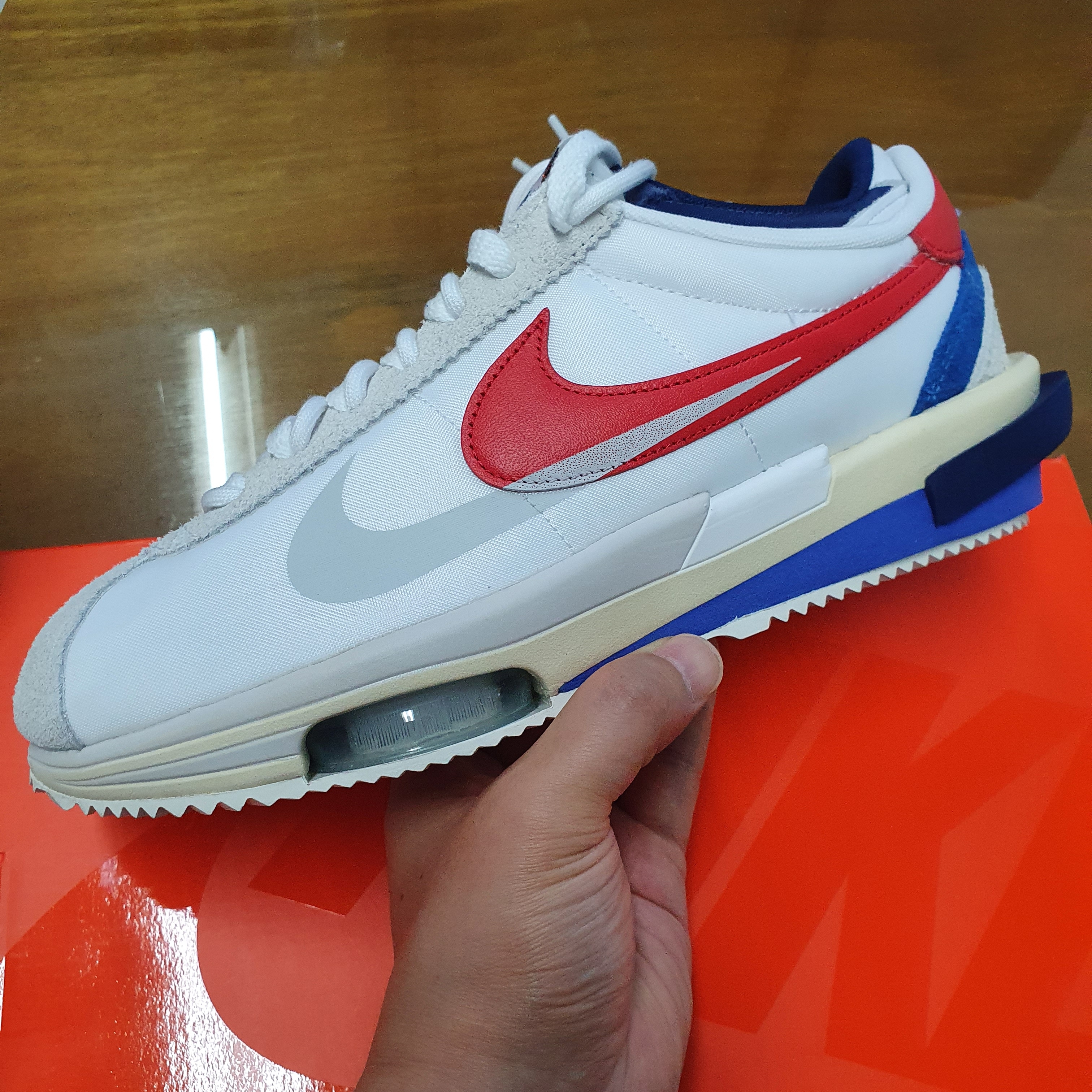 Nike x Sacai Zoom Cortez SP White and University Red 착용 스타일