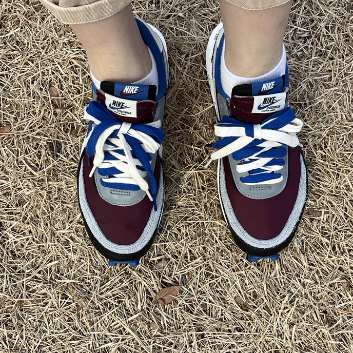 Nike x Sacai x Undercover LDWaffle Night Maroon Team Royal 착용 스타일
