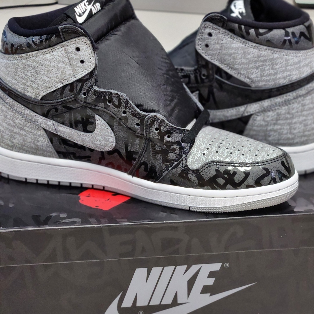 Jordan 1 Retro High OG Rebellionaire 착용 스타일 - 1
