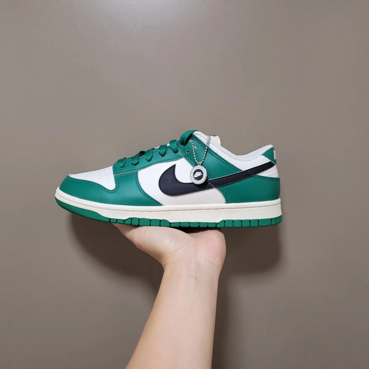 Nike Dunk Low Retro SE Jackpot Malachite 착용 스타일 - 1