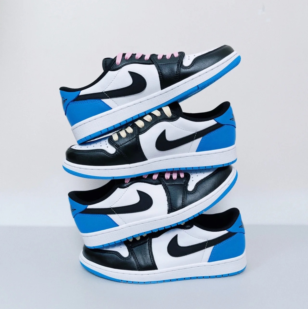 Jordan 1 Retro Low OG Black and Dark Powder Blue 착용 스타일