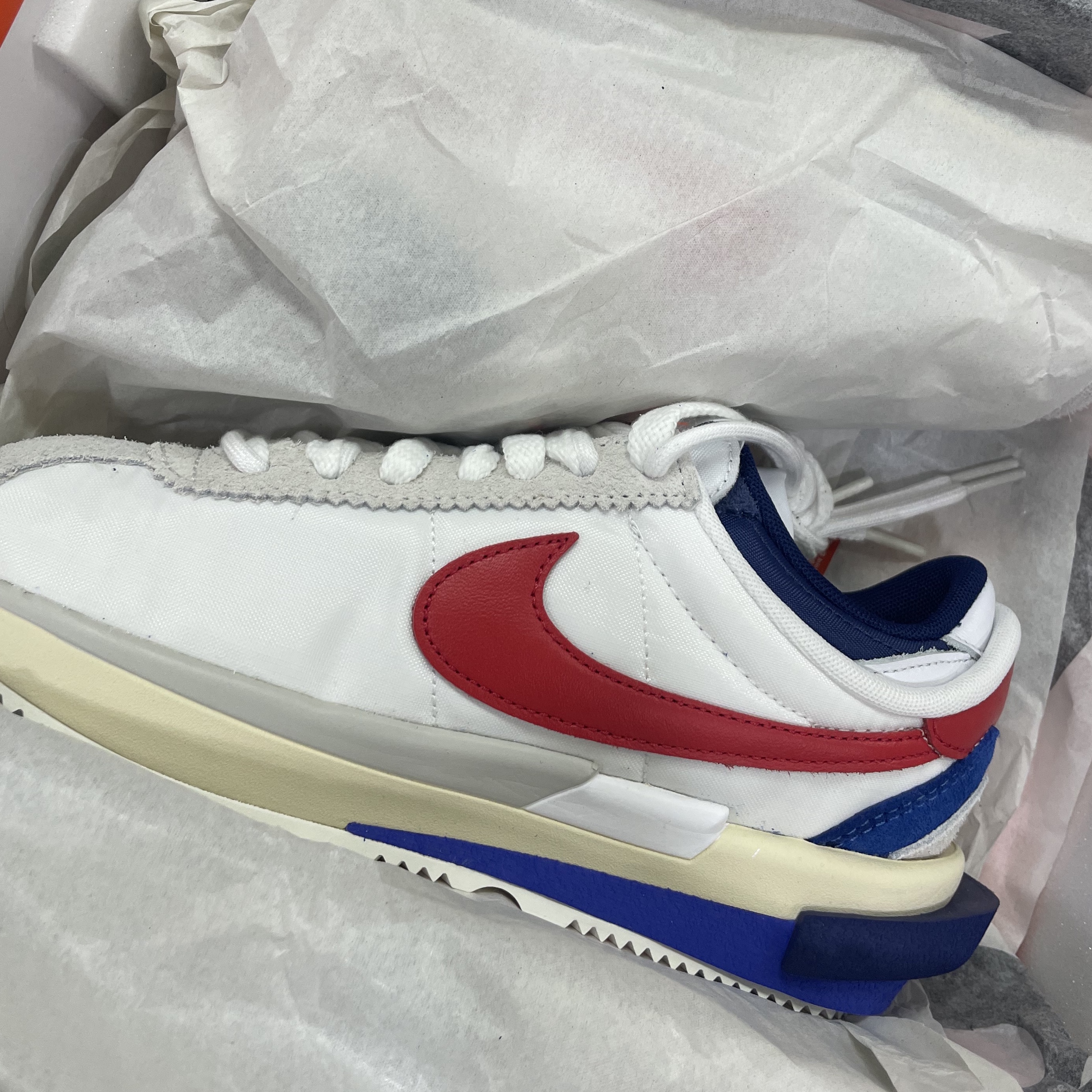 Nike x Sacai Zoom Cortez SP White and University Red 착용 스타일
