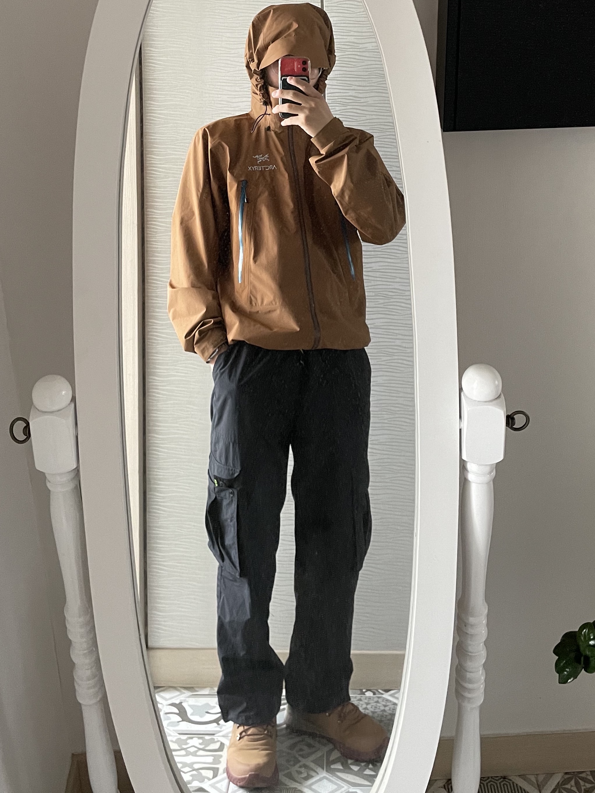 Arc'teryx Beta Jacket Revel 착용 스타일