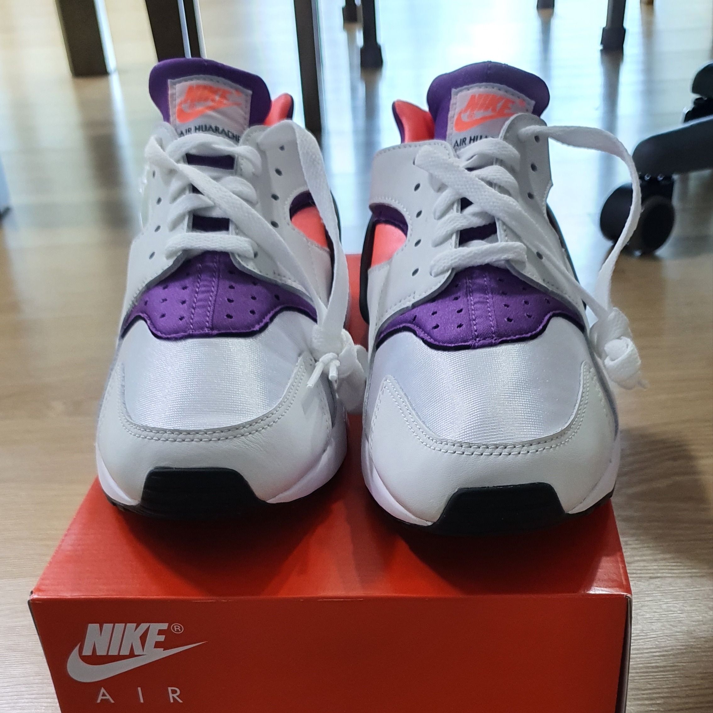 Nike Air Huarache OG Bright Mango 착용 스타일 - 4