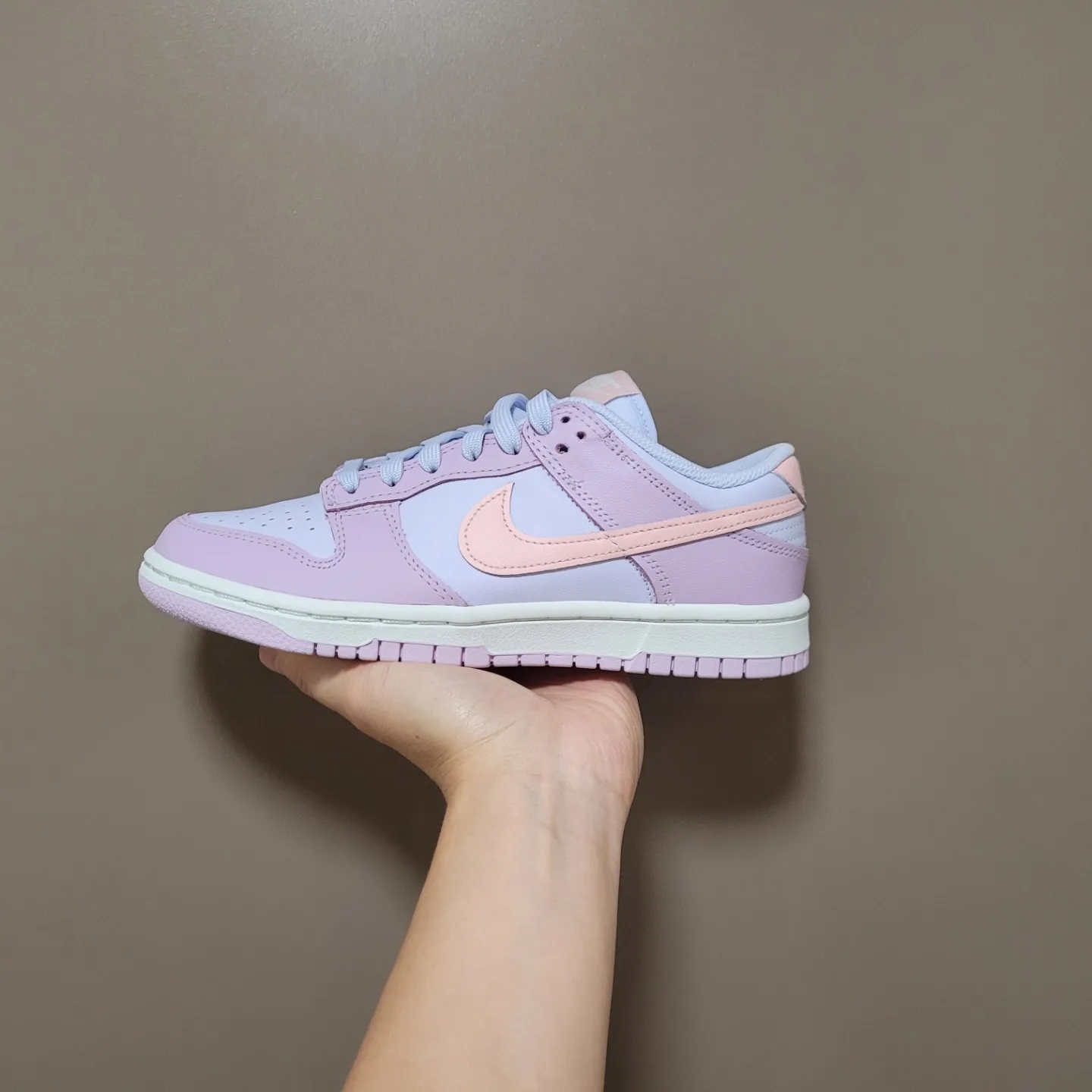 (W) Nike Dunk Low Atmosphere Pink 착용 스타일 - 1