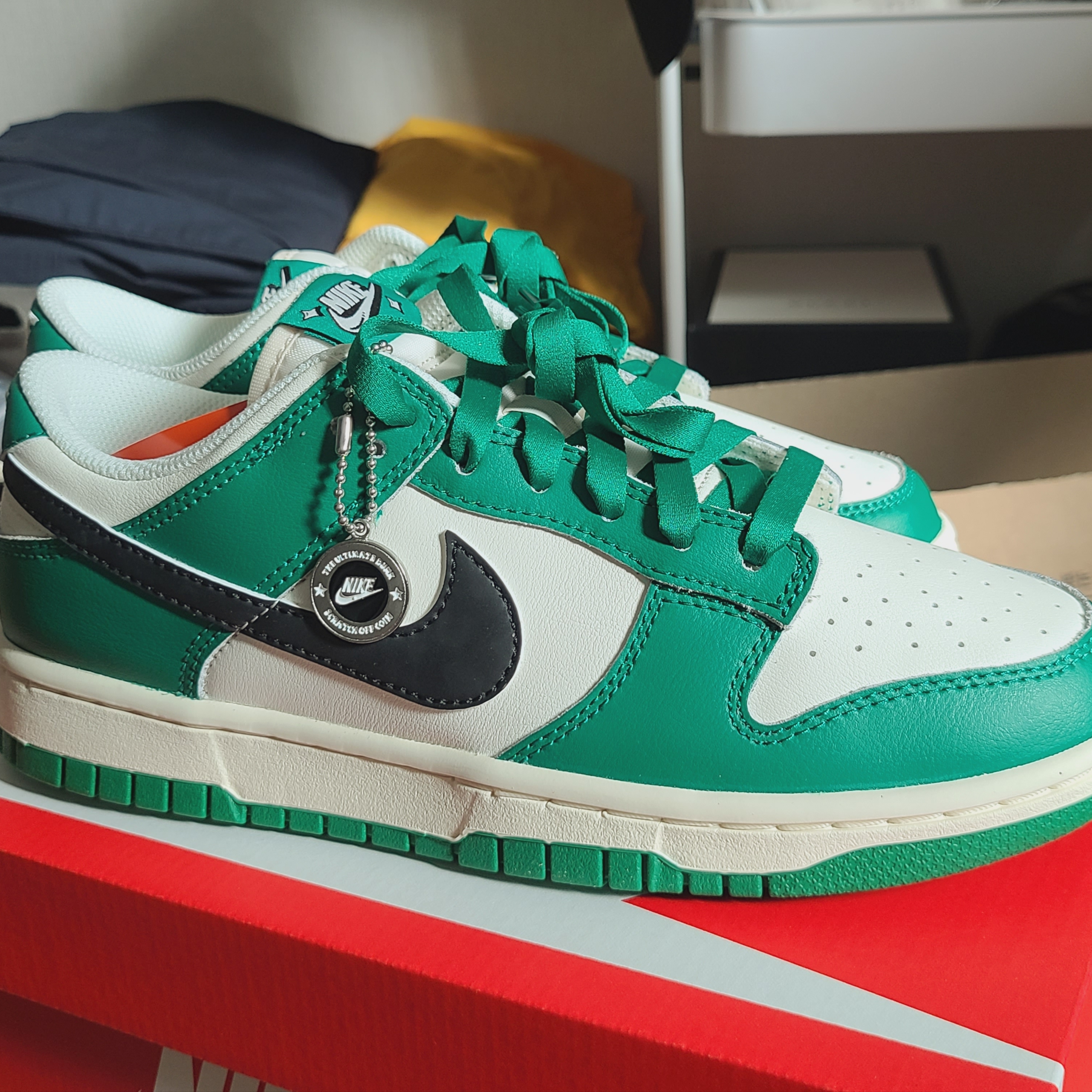 Nike Dunk Low Retro SE Jackpot Malachite 착용 스타일 - 2