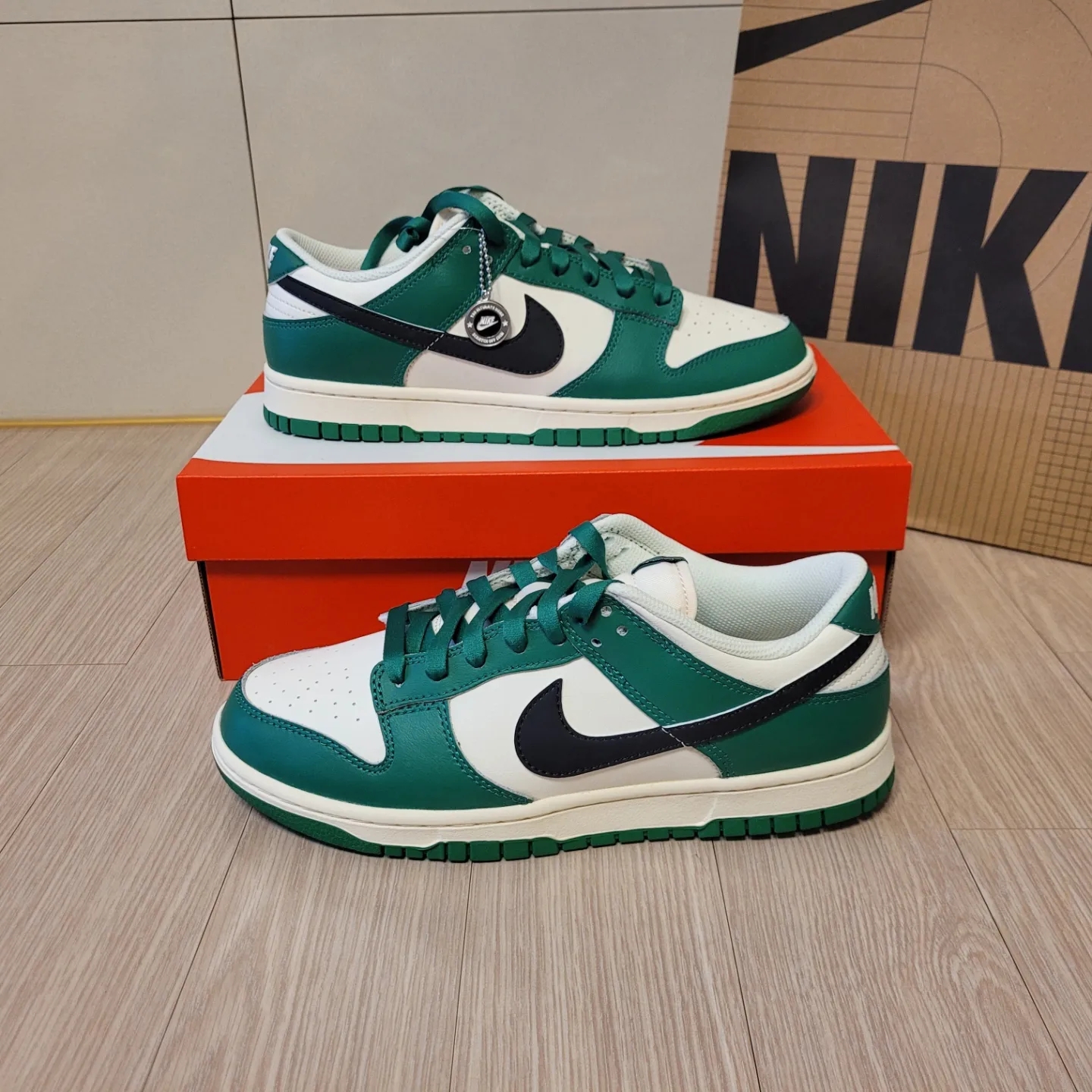 Nike Dunk Low Retro SE Jackpot Malachite 착용 스타일 - 3