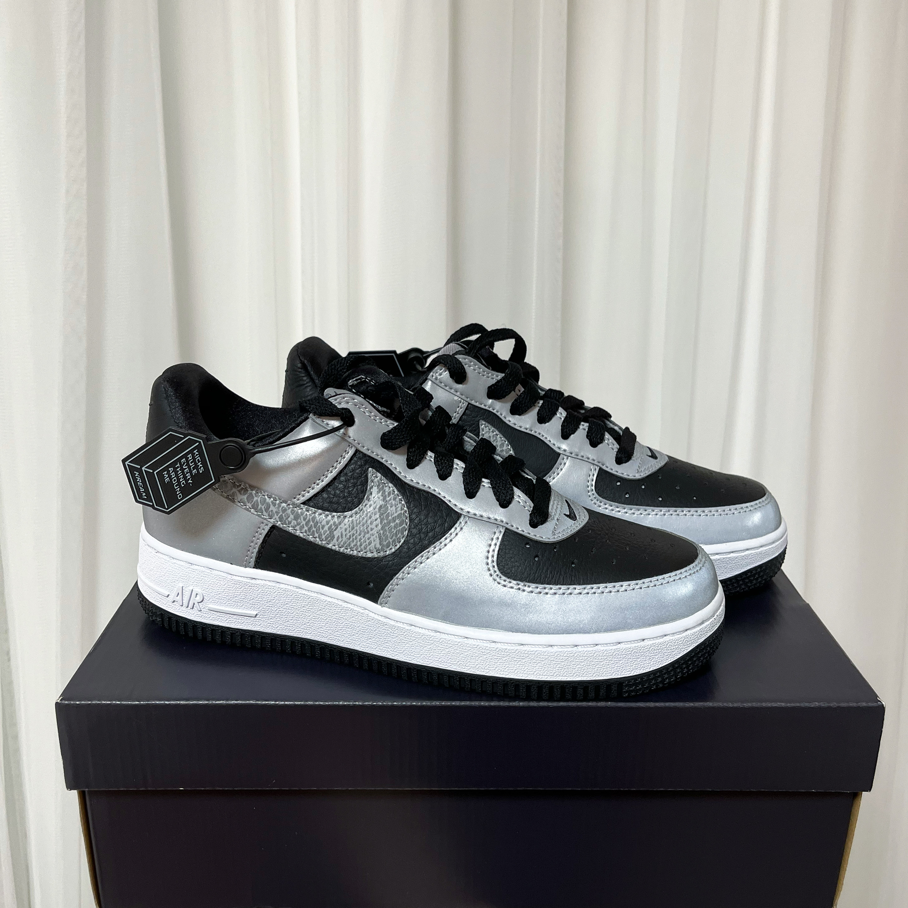 Nike Air Force 1 B Silver Snake 착용 스타일