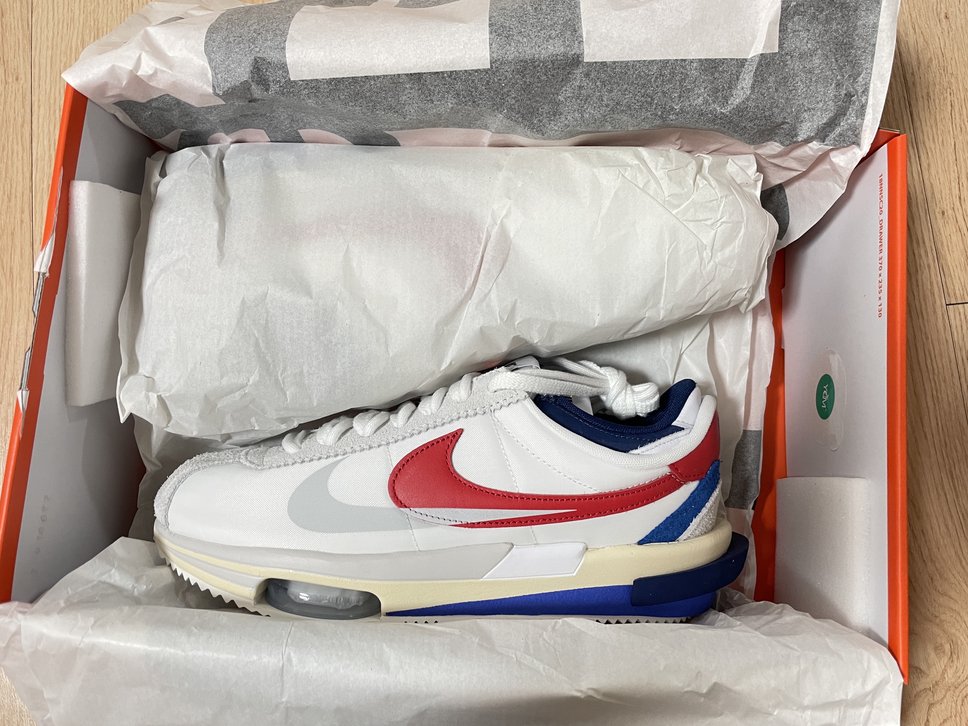 Nike x Sacai Zoom Cortez SP White and University Red 착용 스타일 - 1