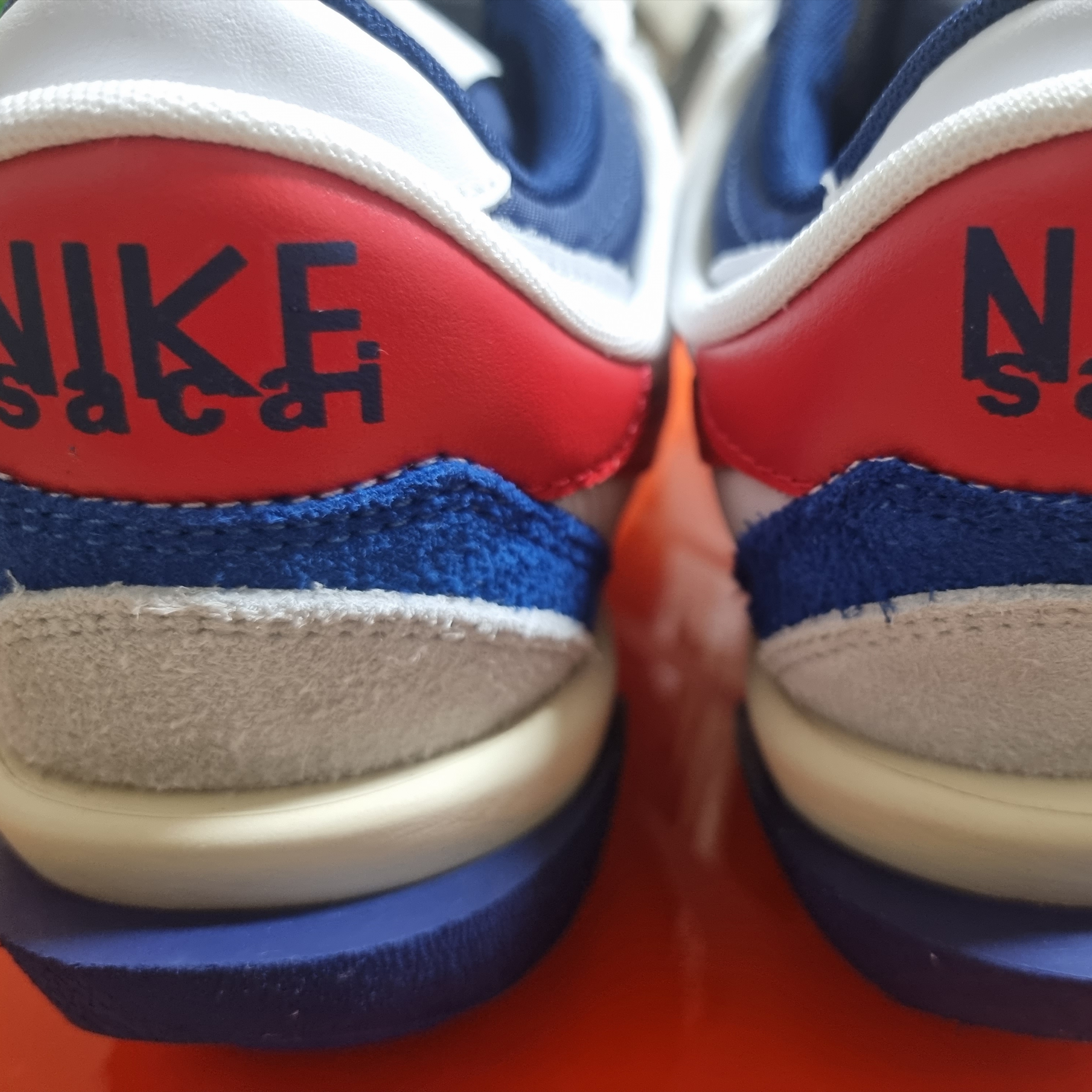 Nike x Sacai Zoom Cortez SP White and University Red 착용 스타일 - 3
