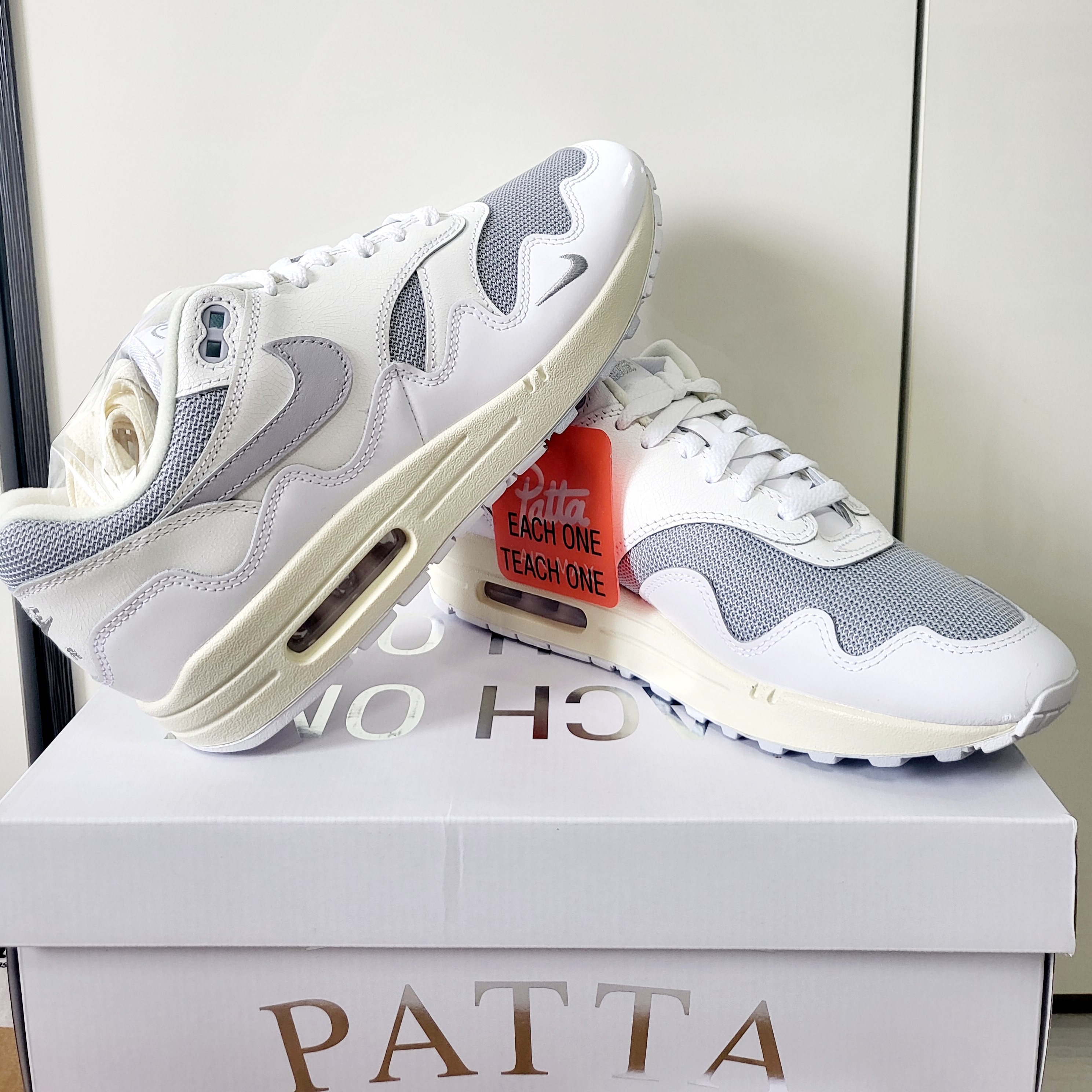 Nike x Patta Air Max 1 Pure Platinum 착용 스타일