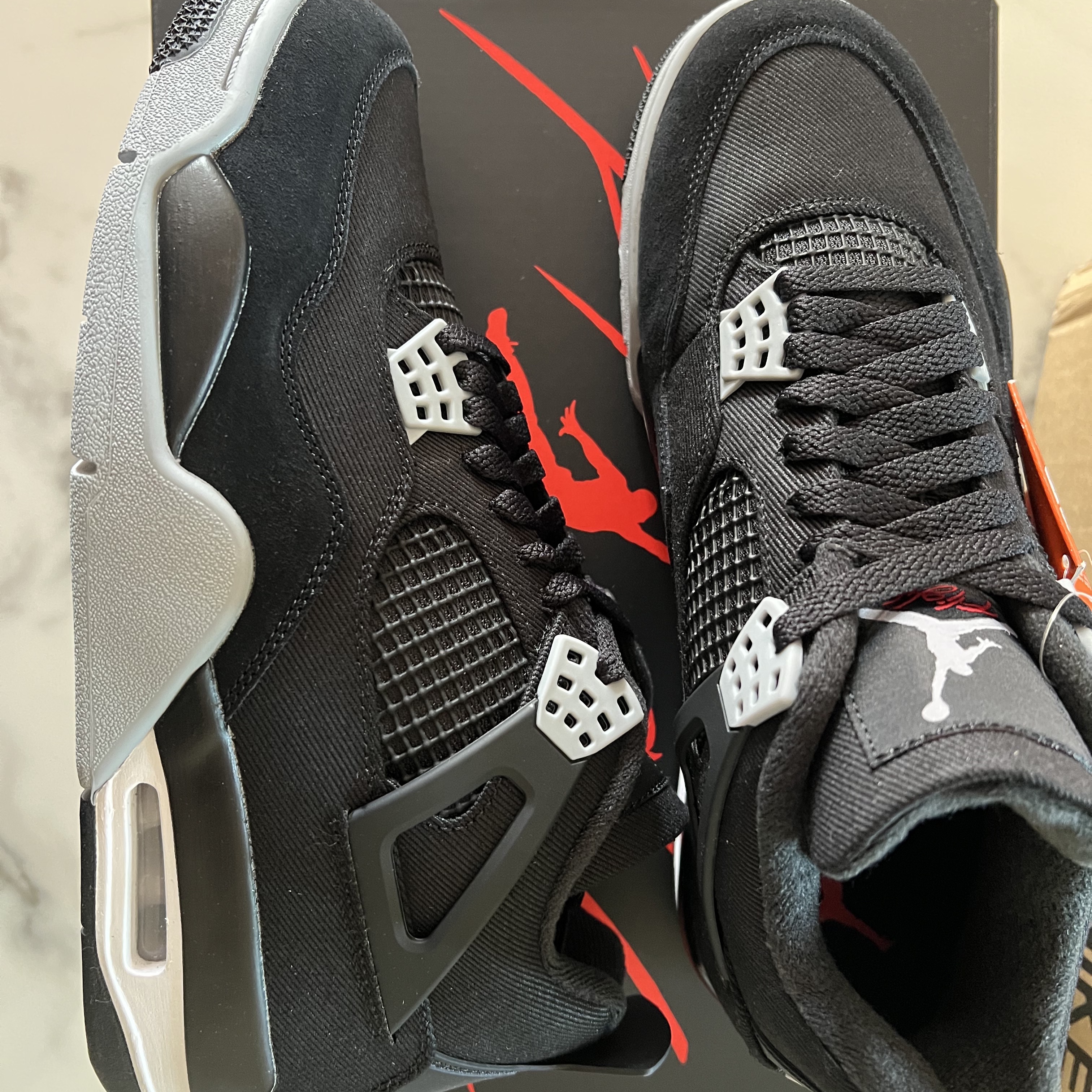 Jordan 4 Retro SE Black and Light Steel 착용 스타일 - 4