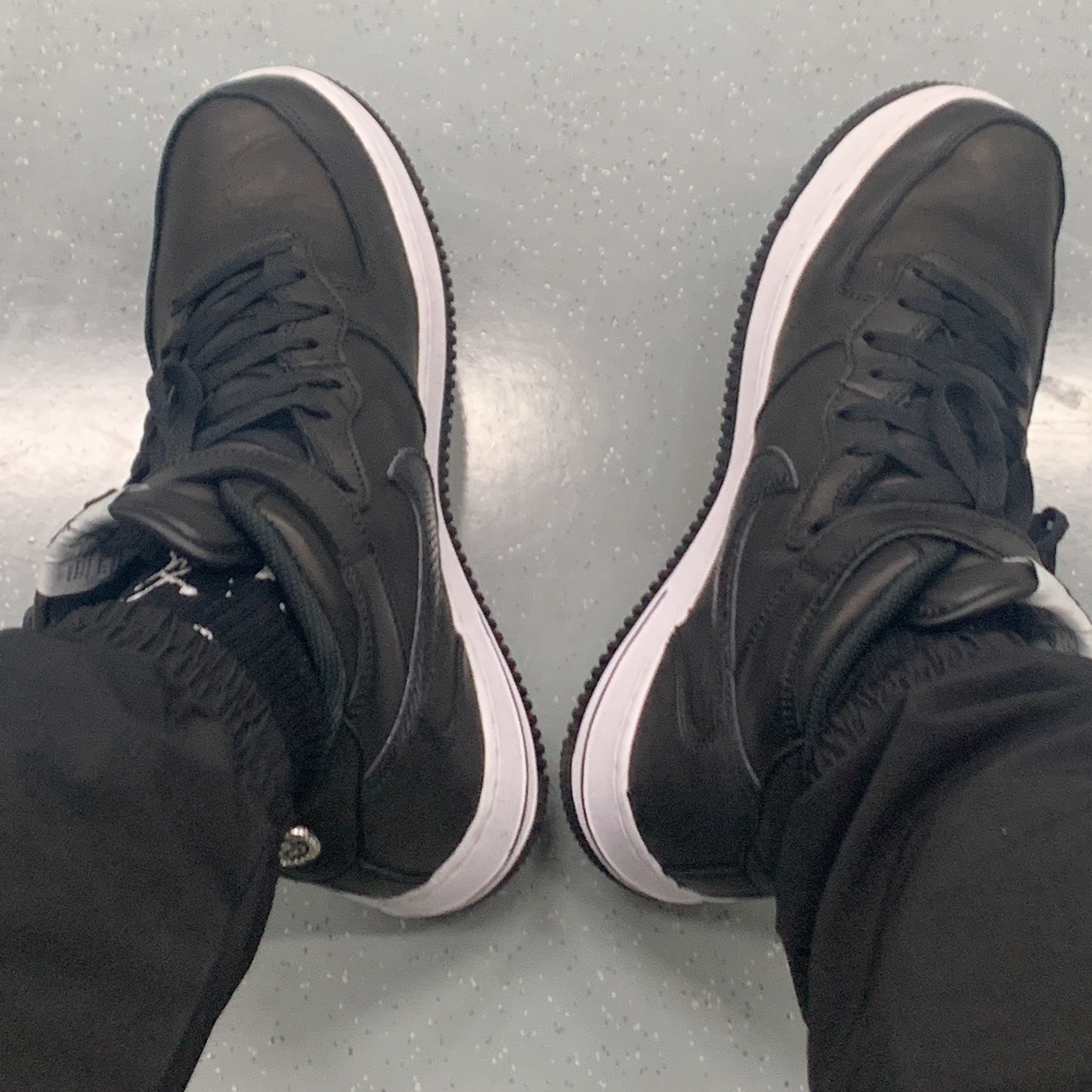 Nike x Stussy Air Force 1 '07 Mid SP Black 착용 스타일
