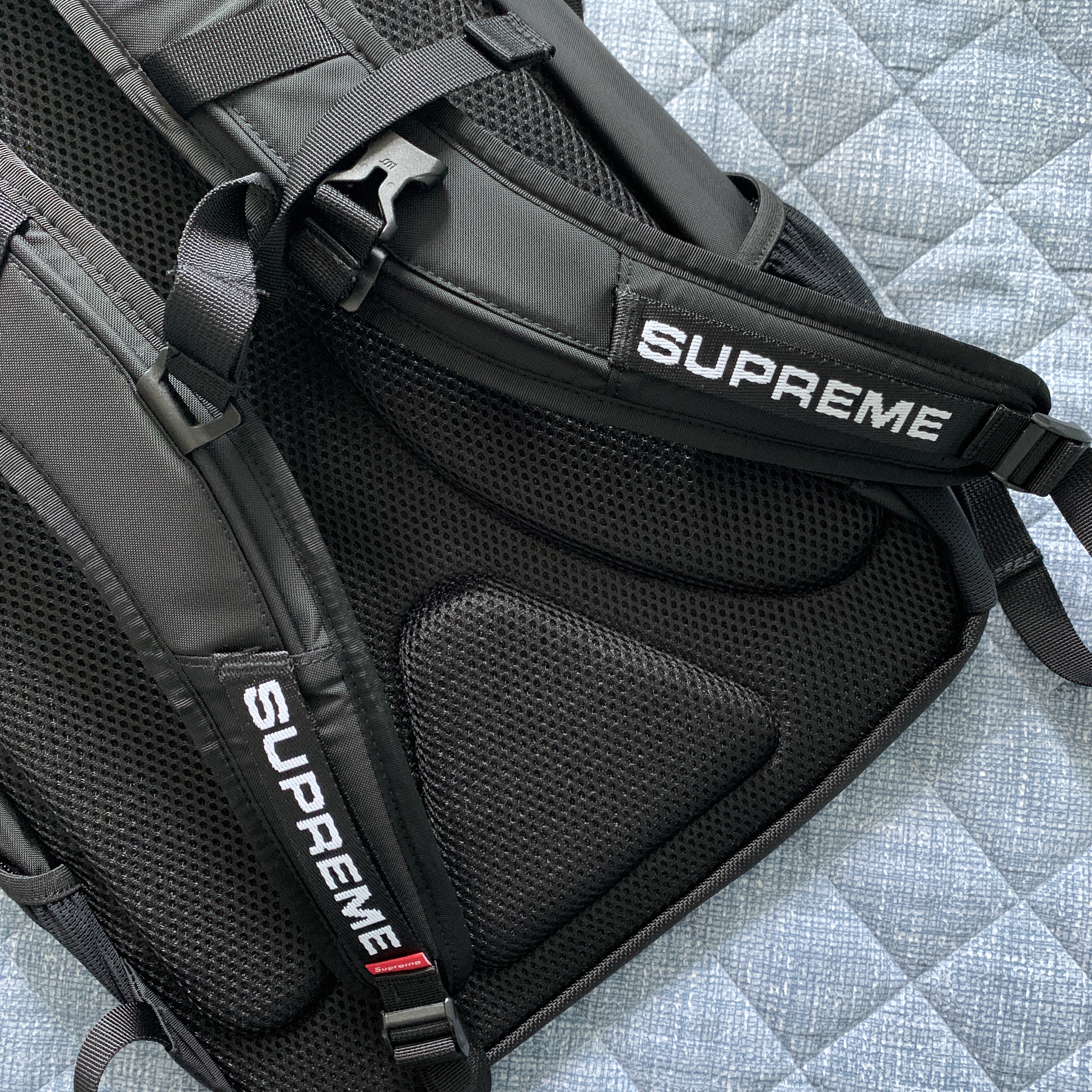 Supreme Backpack Black - 22FW 착용 스타일 - 2