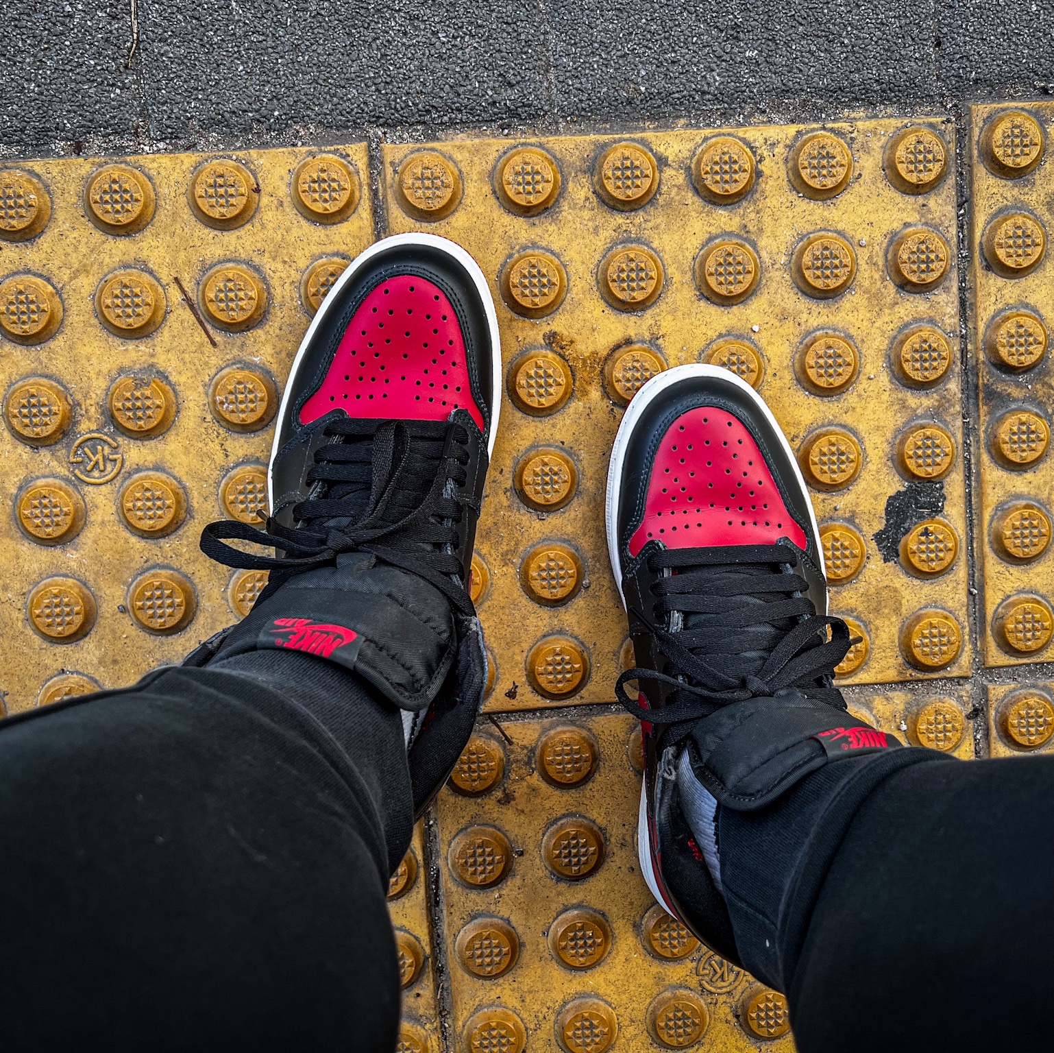Jordan 1 Retro High OG Patent Bred 착용 스타일 - 3