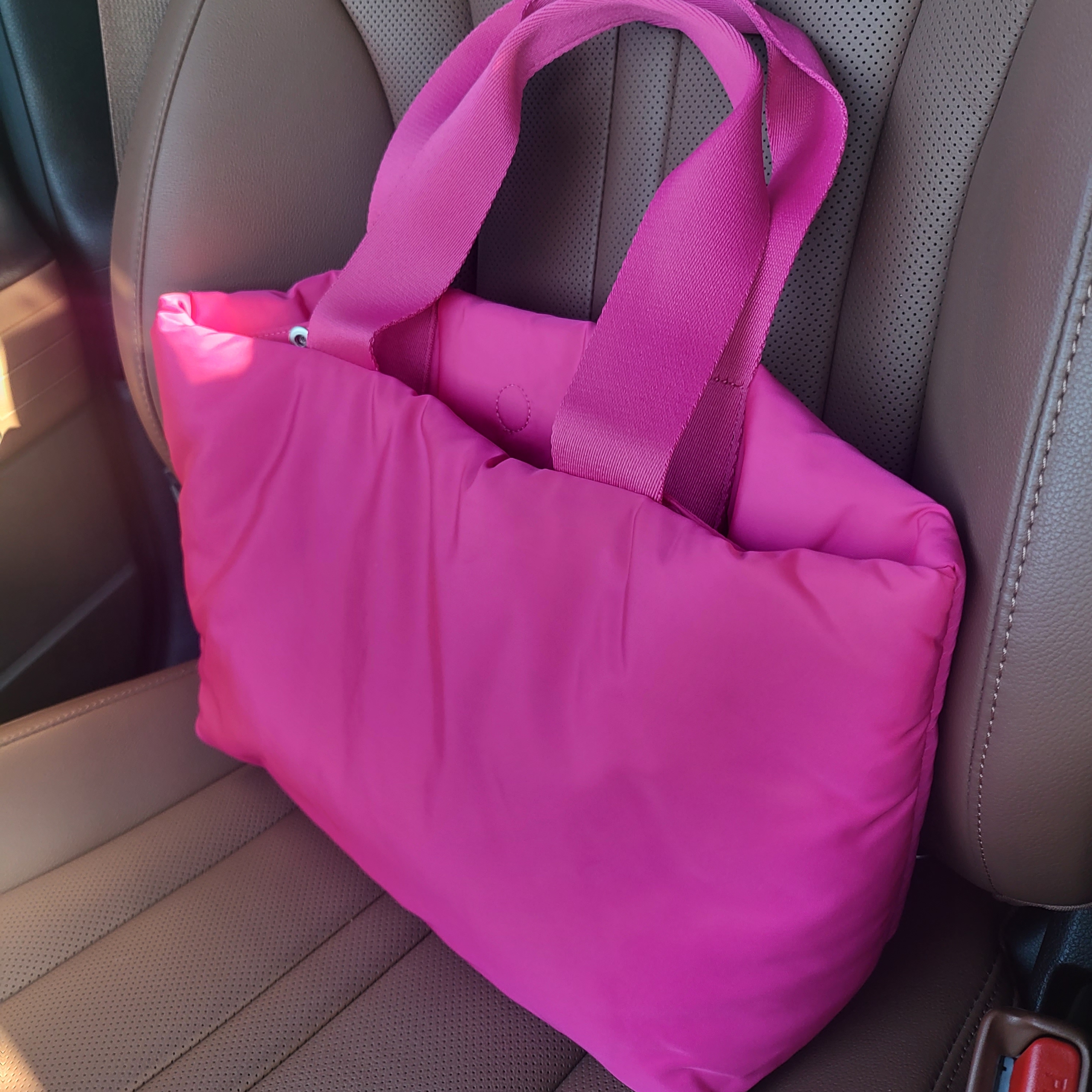COS Padded Shopper Bag Pink 착용 스타일