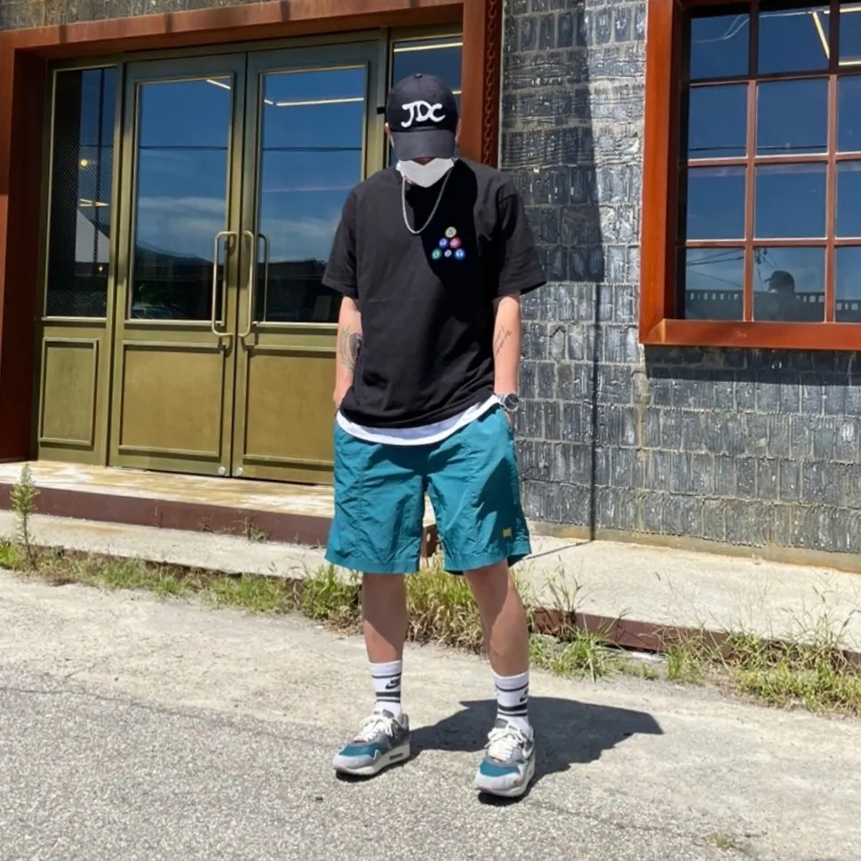 Stussy Billiards T-Shirt Black, Nike x Kasina Air Max 1 SP Won-Ang Particle Grey 착용 스타일 - 1