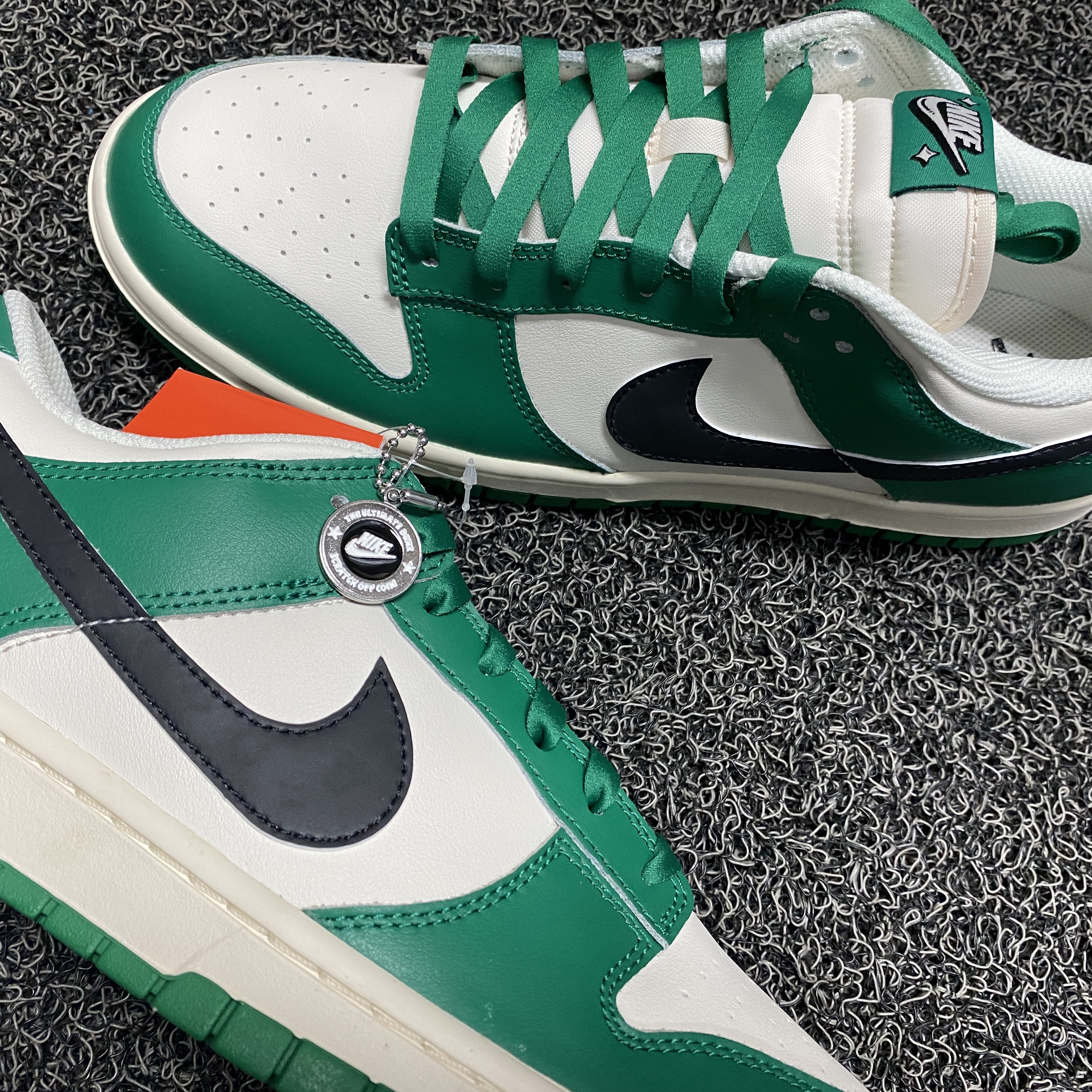Nike Dunk Low Retro SE Jackpot Malachite 착용 스타일