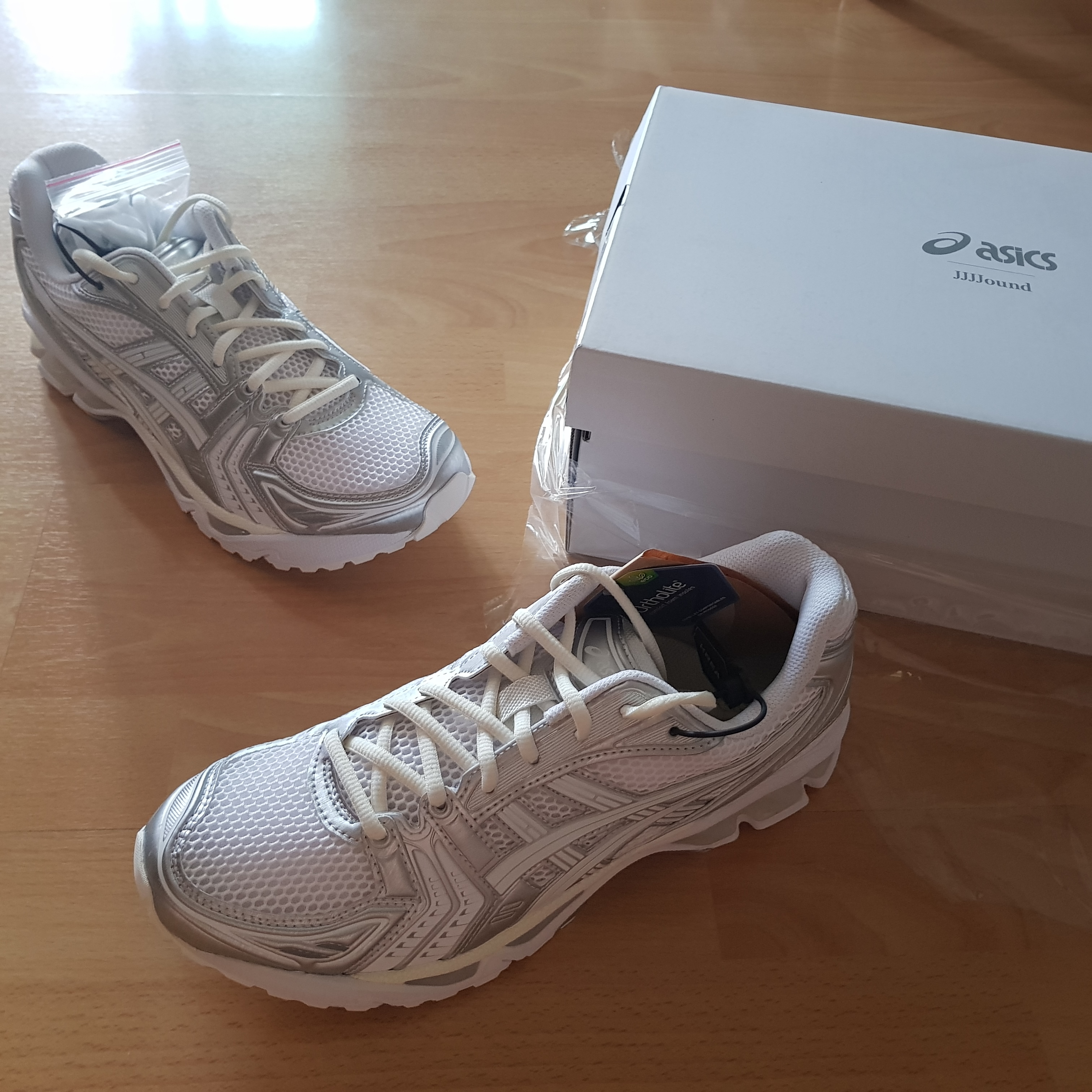 Asics x JJJJound Gel-Kayano 14 Silver White 착용 스타일 - 1