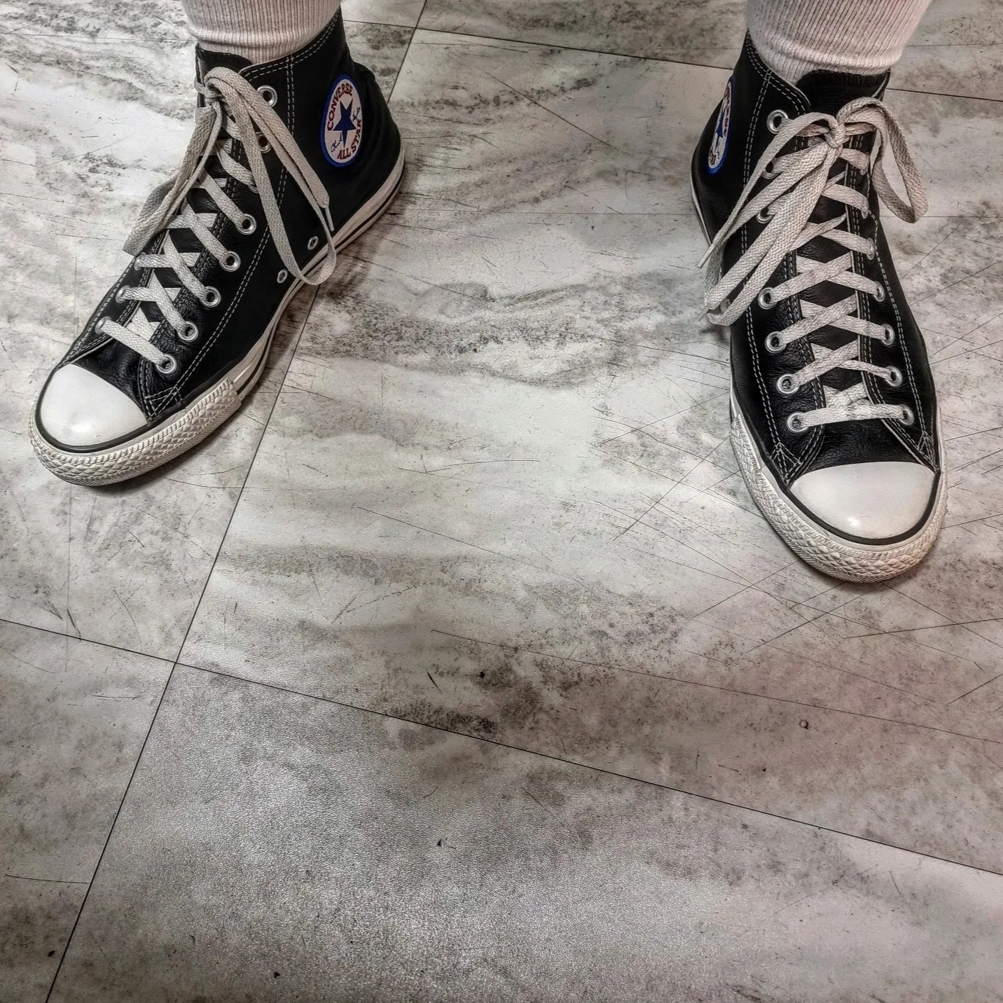 Converse Leather I-Robot Chuck Taylor All Star Hi Black 착용 스타일 - 2