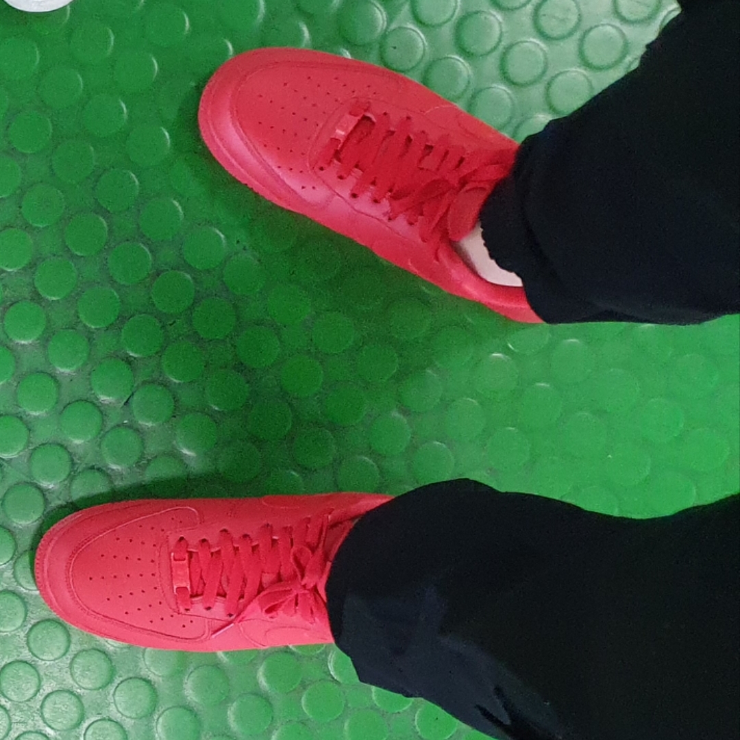 Nike Air Force 1 '07 LV8 Low 1 Triple Red 착용 스타일