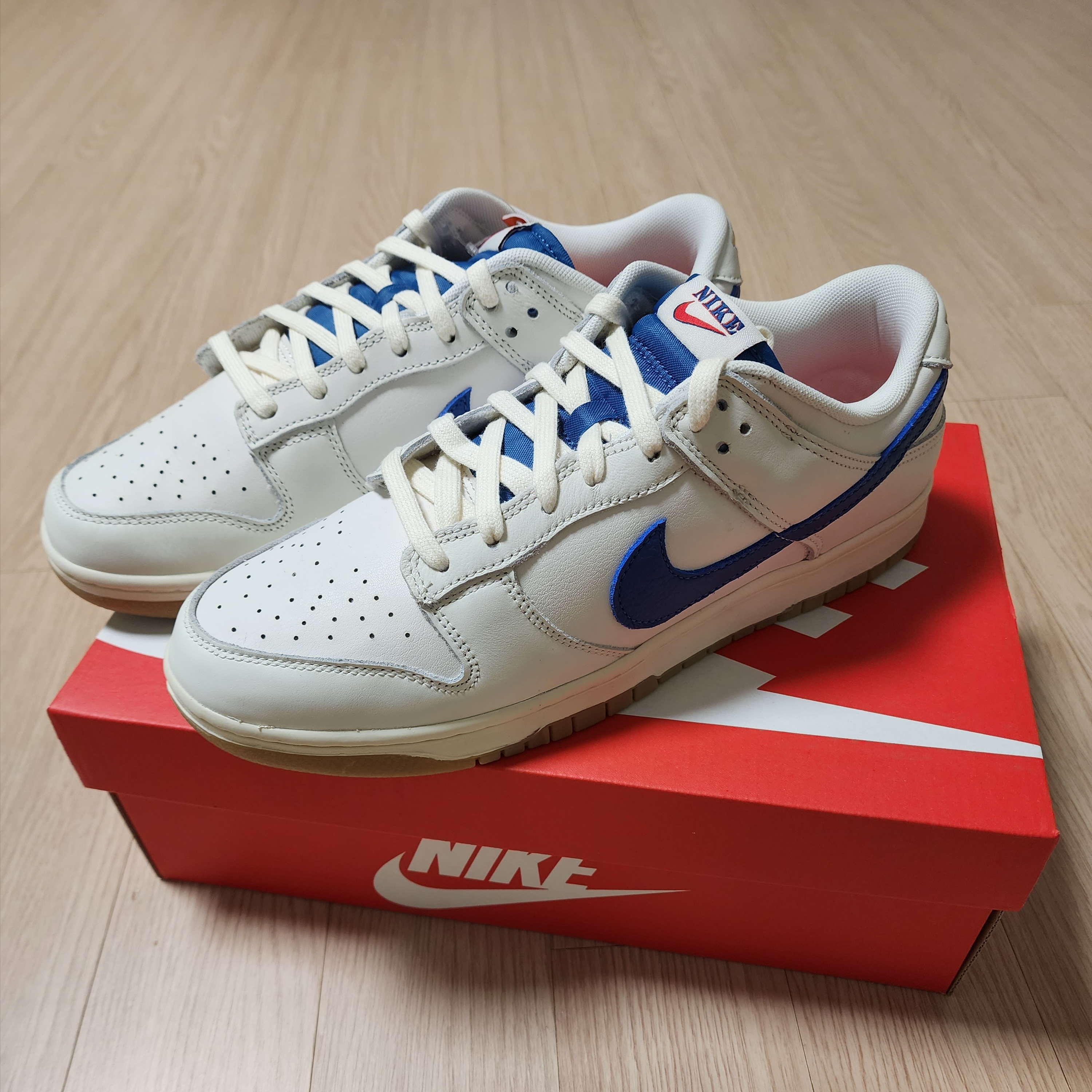 Nike Dunk Low SE Sail Dark Marina Blue 착용 스타일