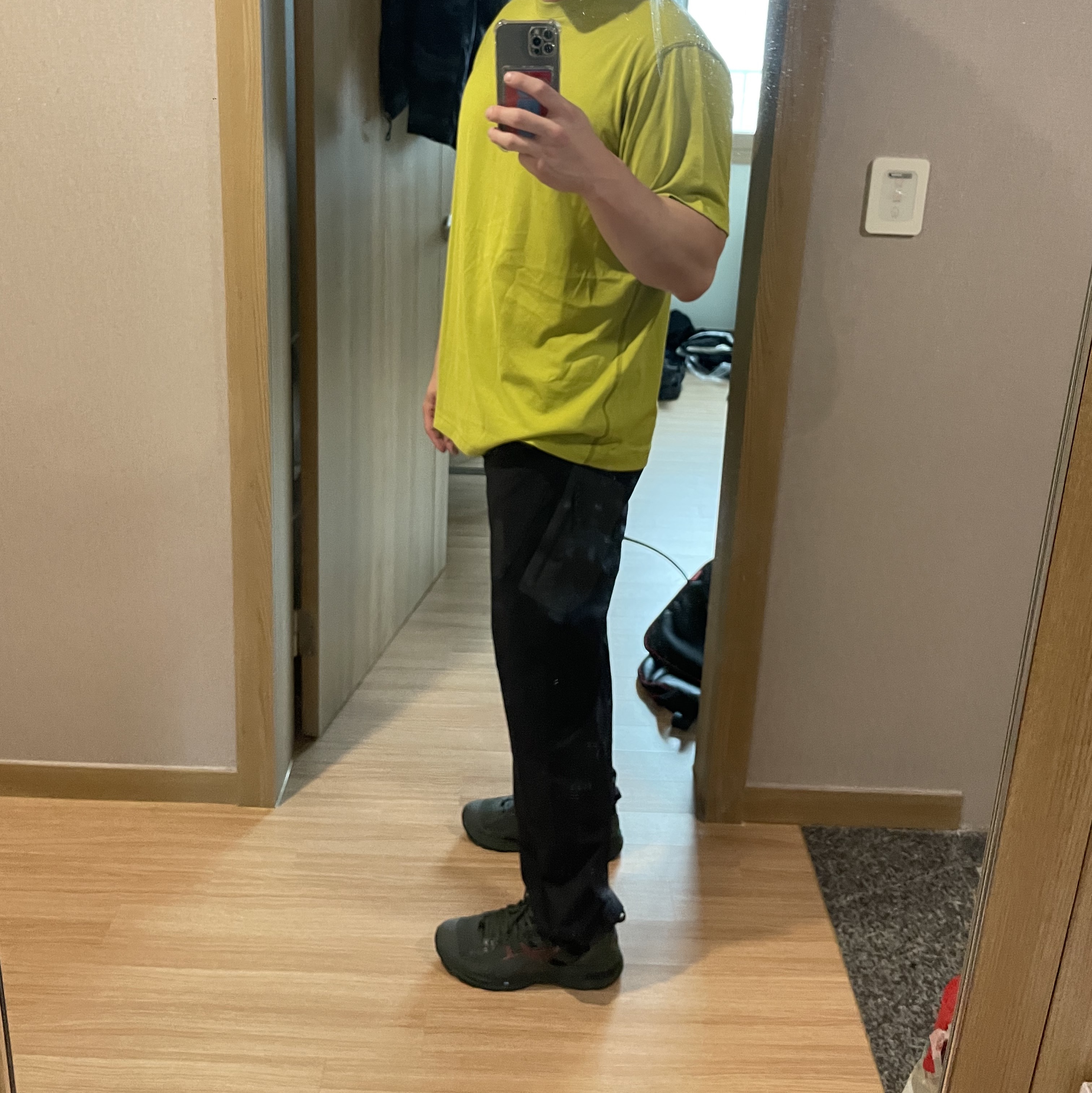 Arc'teryx System A Copal SS Pocket T-Shirt Terrarium, Arc'teryx System A Paltz Cargo Pants Black Ash 착용 스타일
