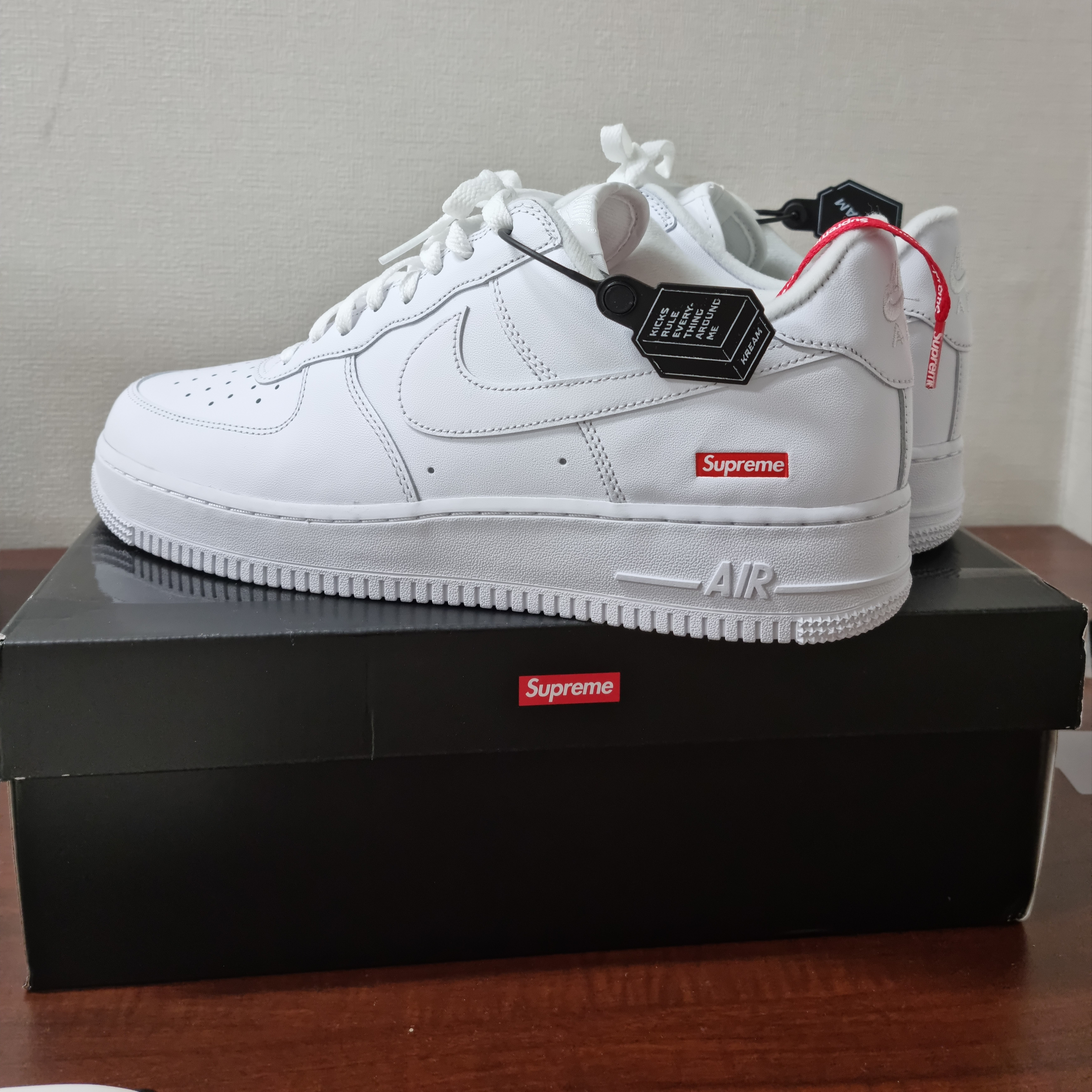 Nike x Supreme Air Force 1 Low White 착용 스타일