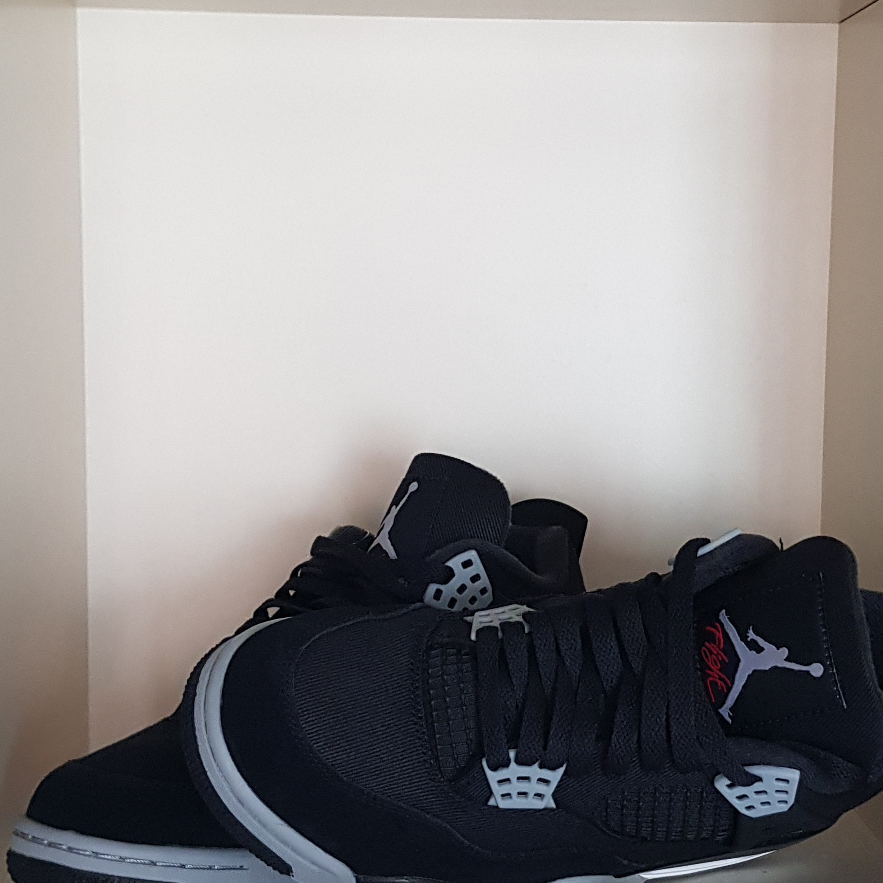 Jordan 4 Retro SE Black and Light Steel 착용 스타일 - 3