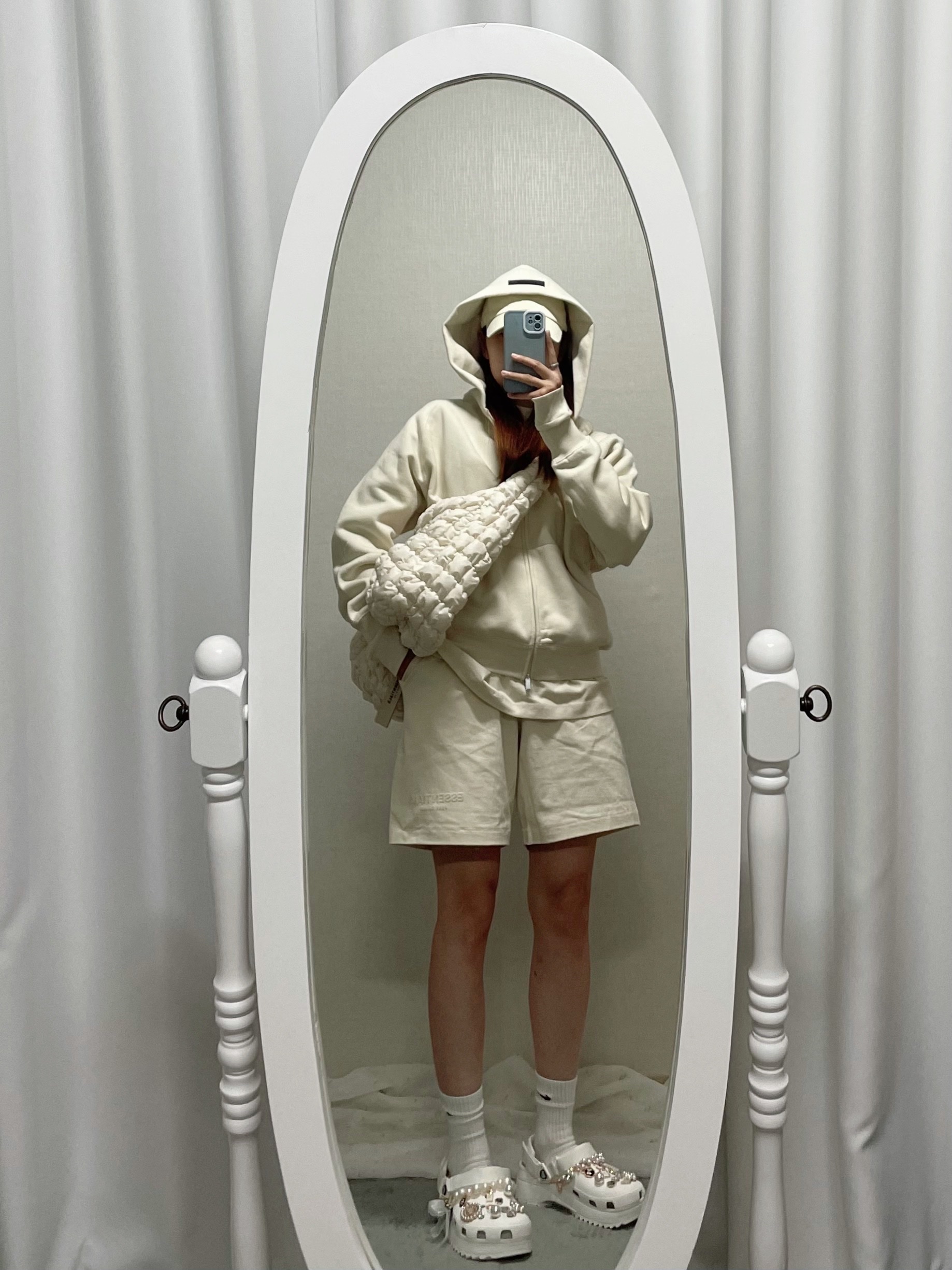 COS Quilted Oversized Shoulder Bag Off White Light Beige, Nike Heritage 86 Futura Washed Cap Light Bone 착용 스타일 - 3
