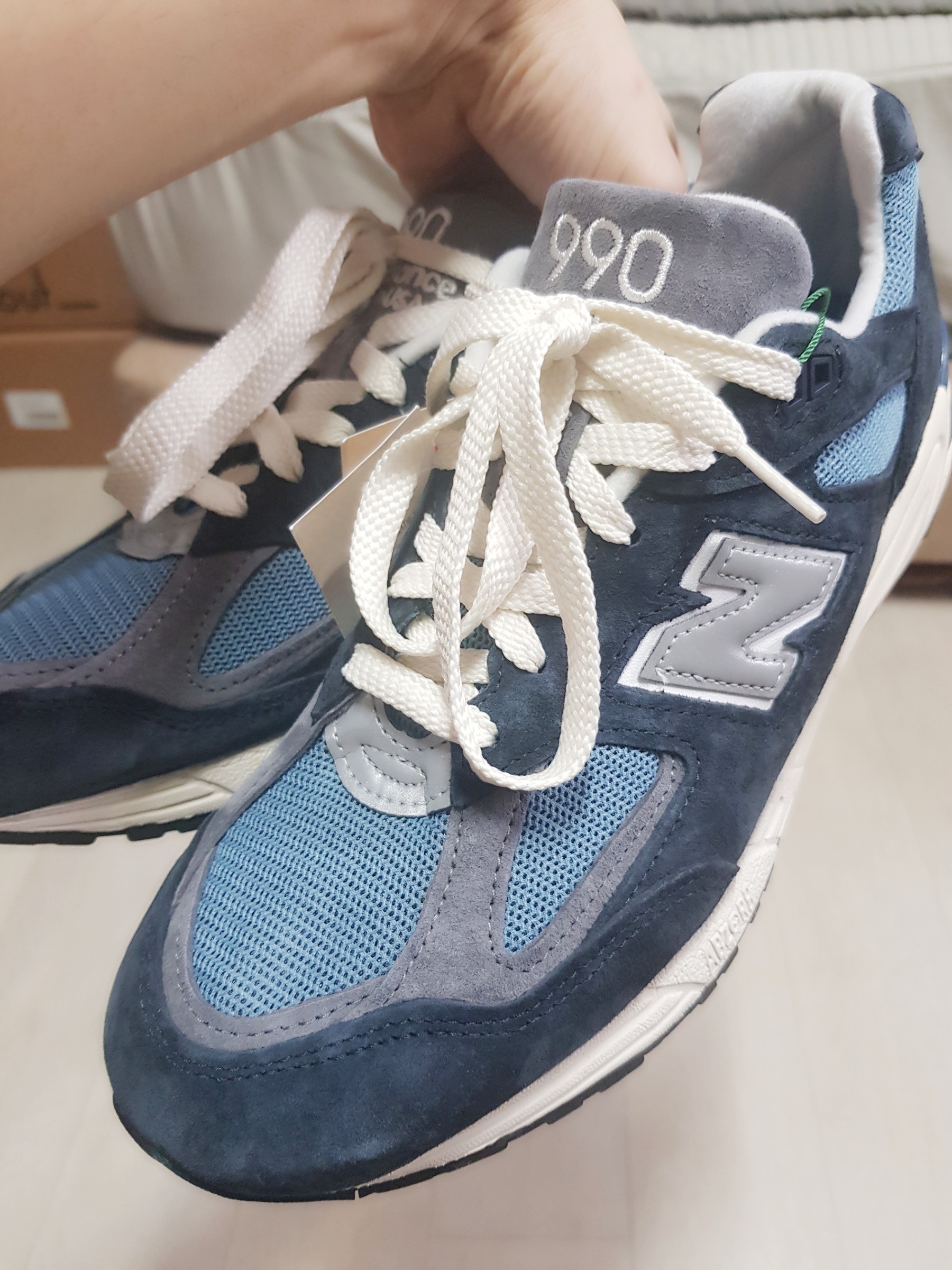 New Balance 990v2 Made in USA Navy Castlerock 착용 스타일 - 1