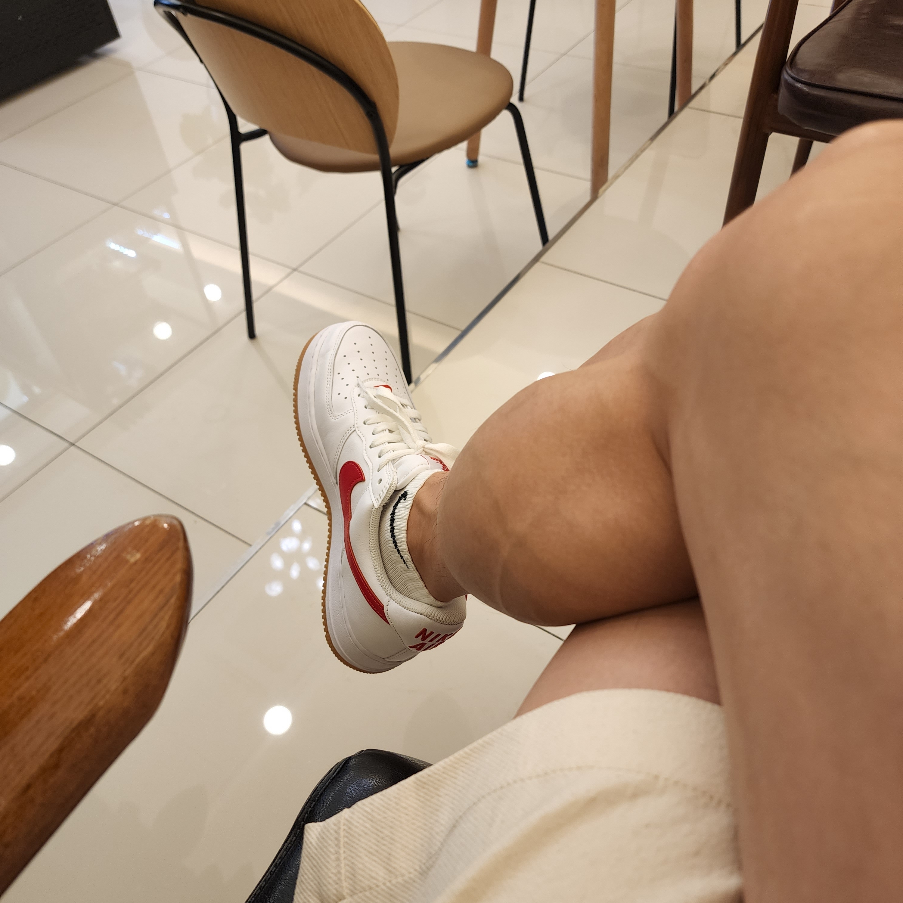 Nike Air Force 1 Low Retro Color of the Month University Red 착용 스타일 - 2