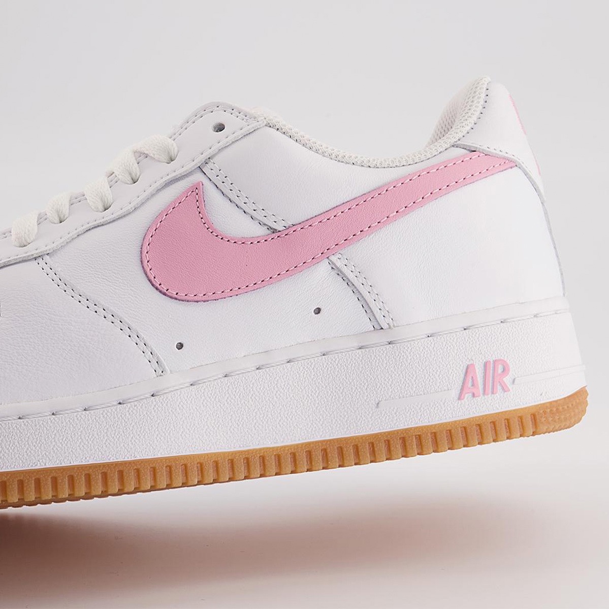 Nike Air Force 1 Low Retro Color of the Month White Pink 착용 스타일