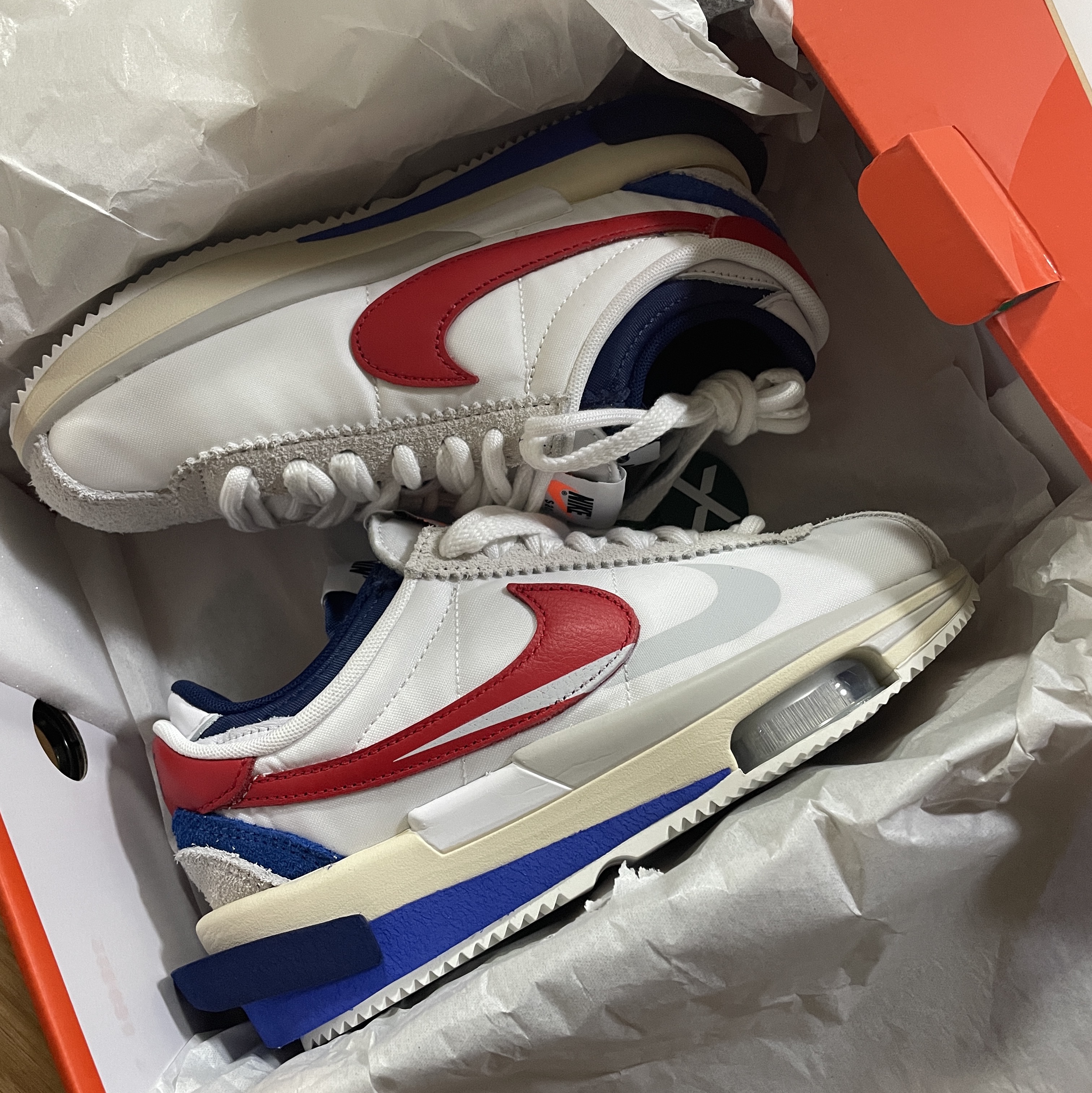 Nike x Sacai Zoom Cortez SP White and University Red 착용 스타일