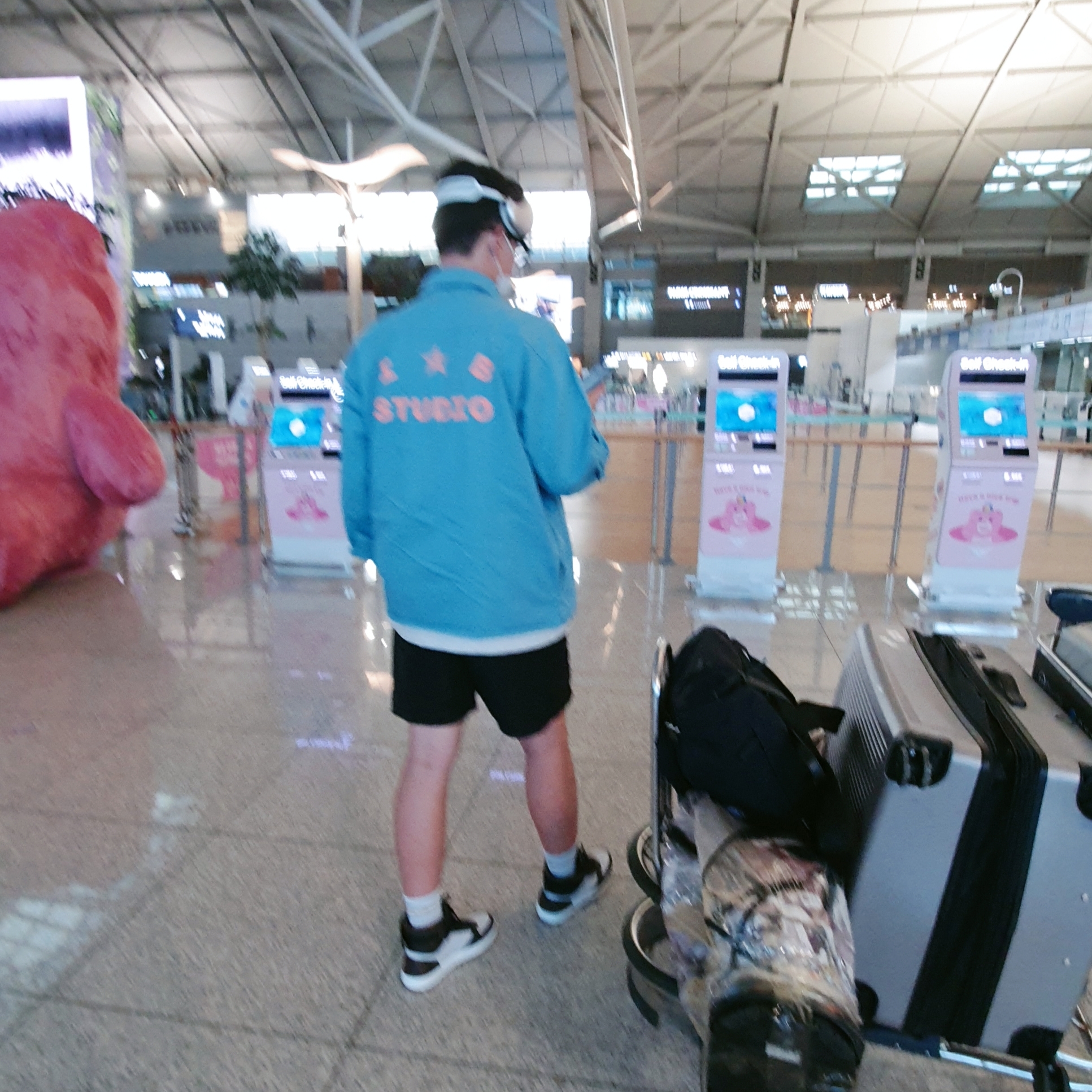 Apple AirPods Max Lightning Silver (Korean Ver.), IAB Studio x Obey Bold Shirt Jacket Blue 착용 스타일 - 1