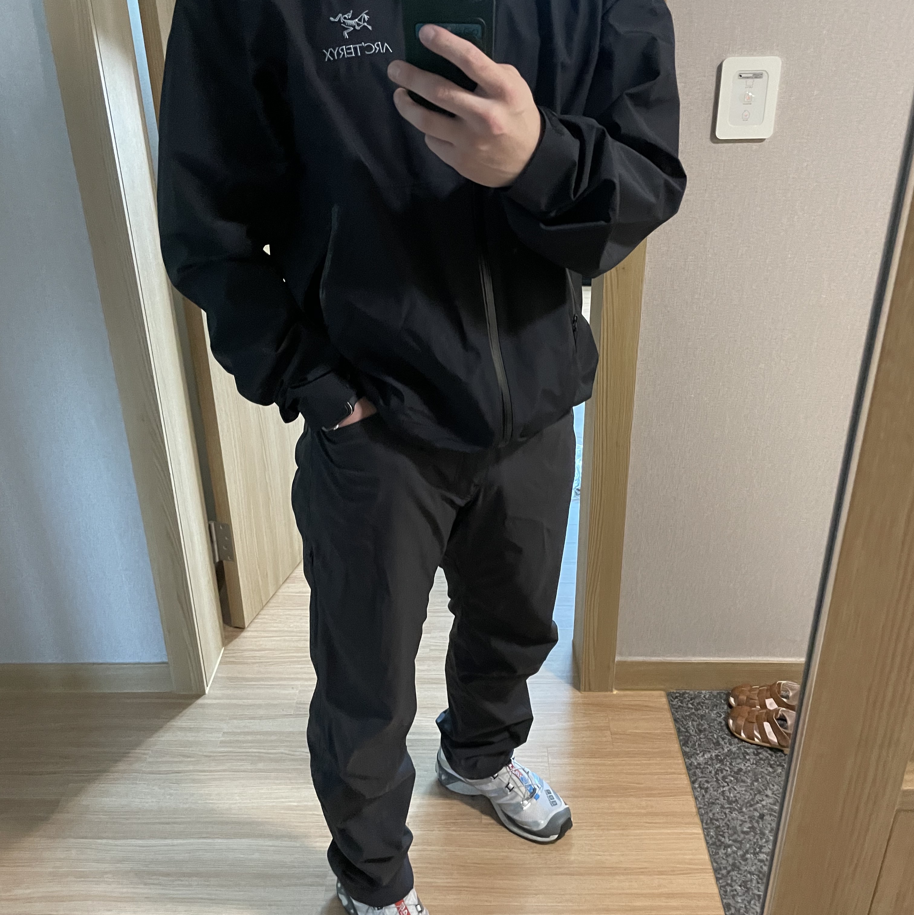 Salomon XT-4 ADV Silver Metallic X, Arc'teryx Zeta SL Jacket Black 착용 스타일