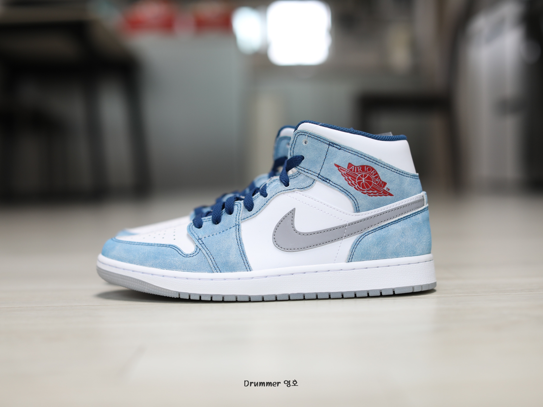 Jordan 1 Mid SE French Blue Fire Red 착용 스타일