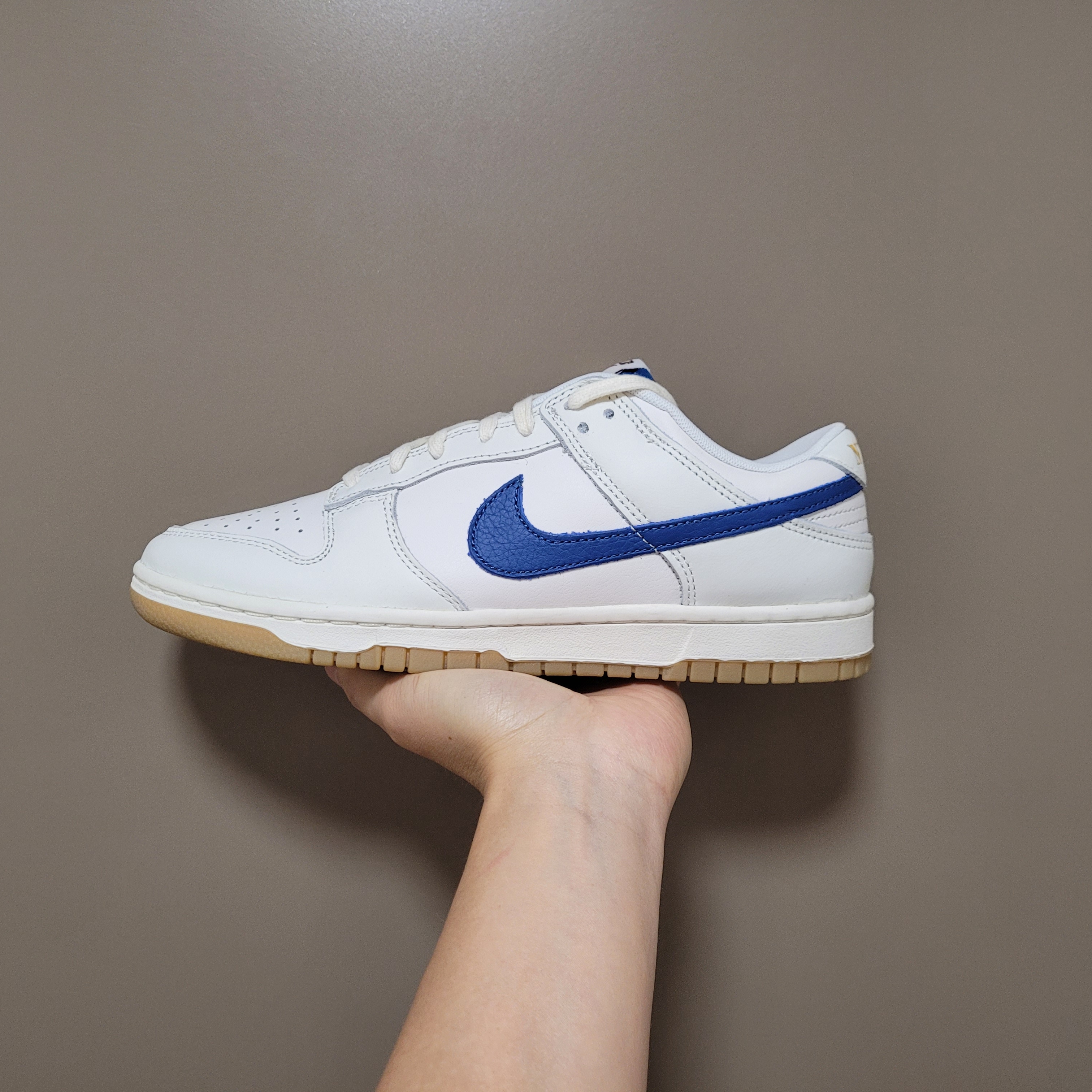 Nike Dunk Low SE Sail Dark Marina Blue 착용 스타일 - 1